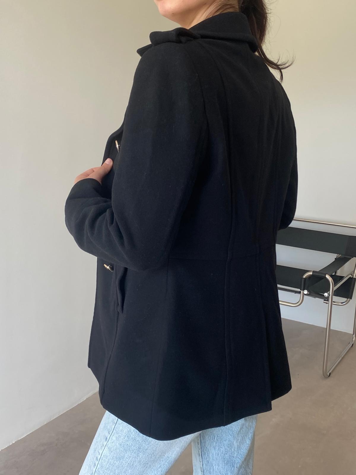 Siyah Düğme Detaylı Cepli Kaşe Ceket 