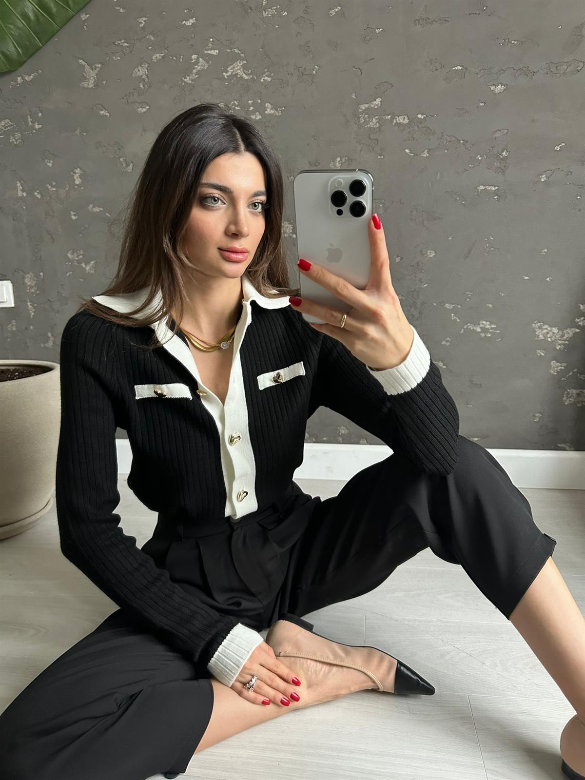 Siyah Fitilli Kalp Düğmeli Hırka