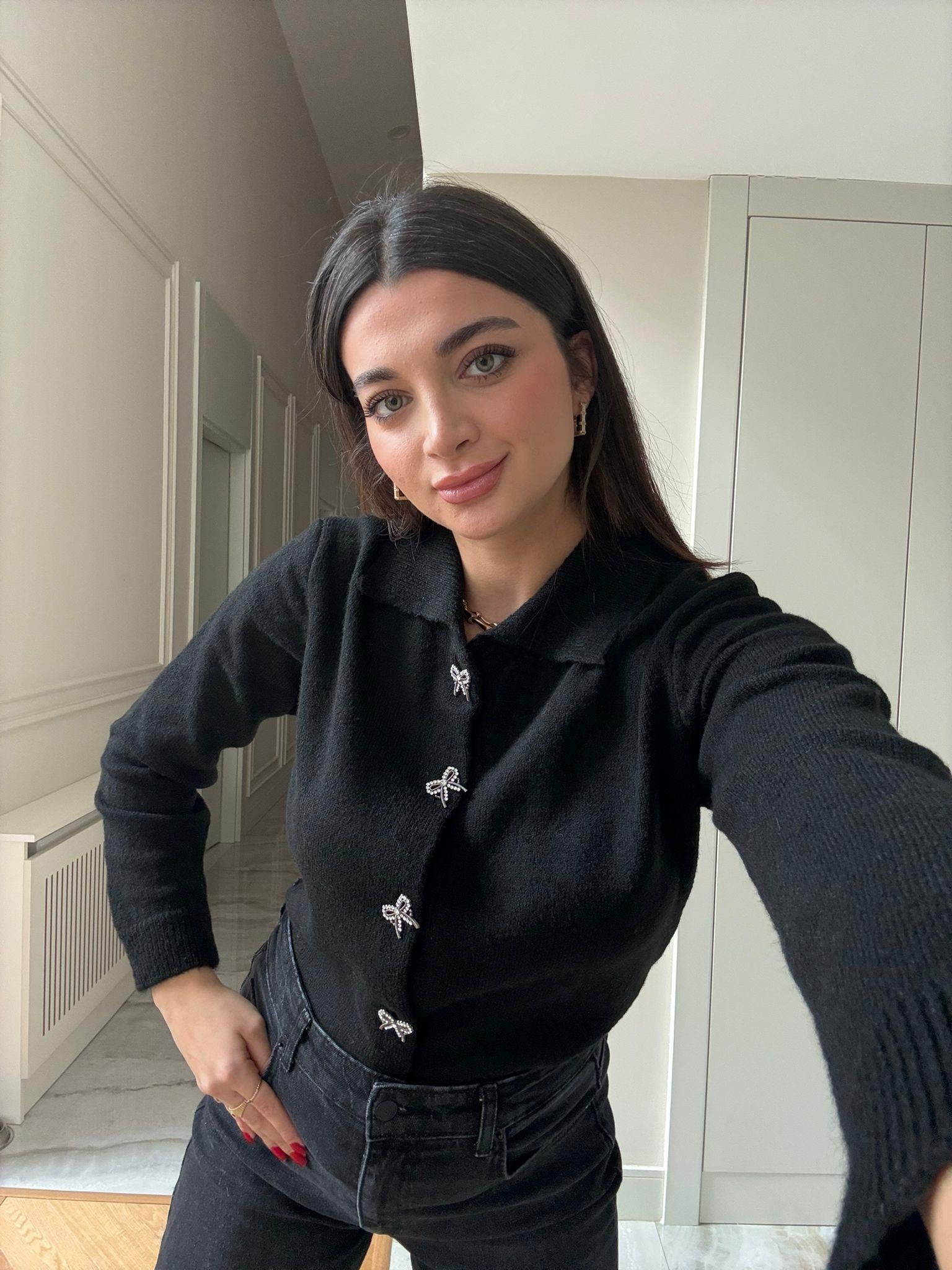 Siyah Fiyonk Düğmeli Hırka