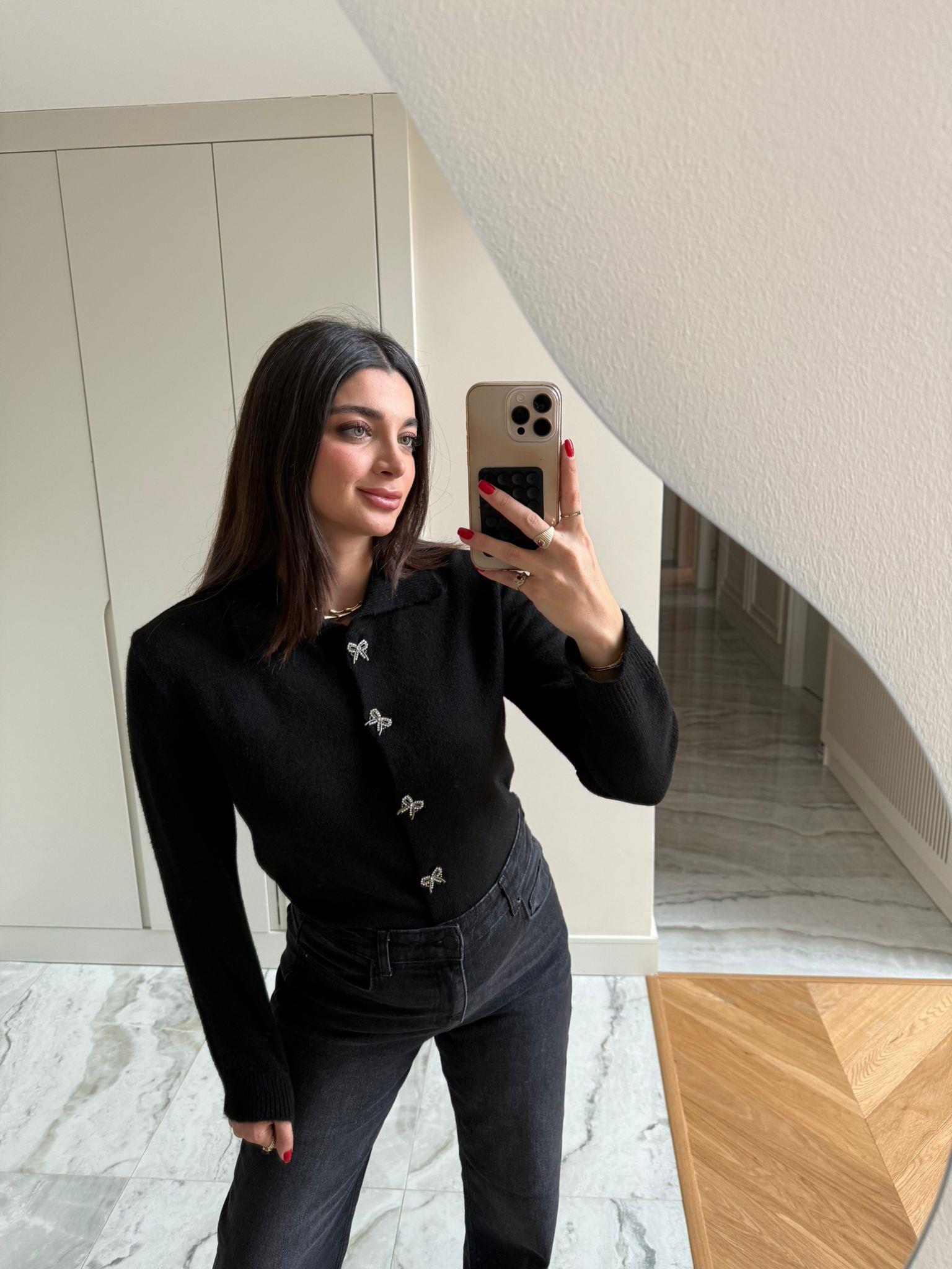 Siyah Fiyonk Düğmeli Hırka