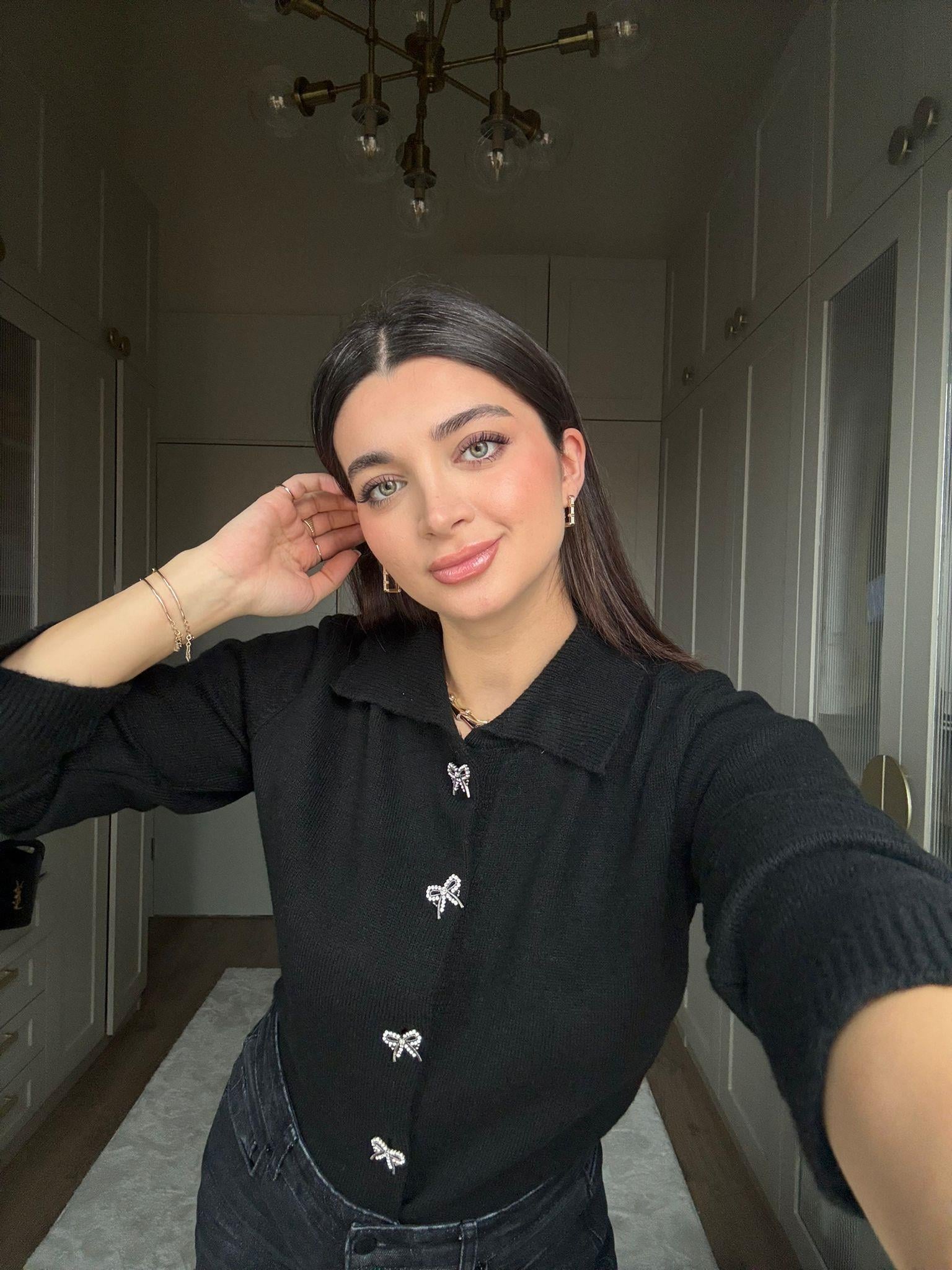 Siyah Fiyonk Düğmeli Hırka