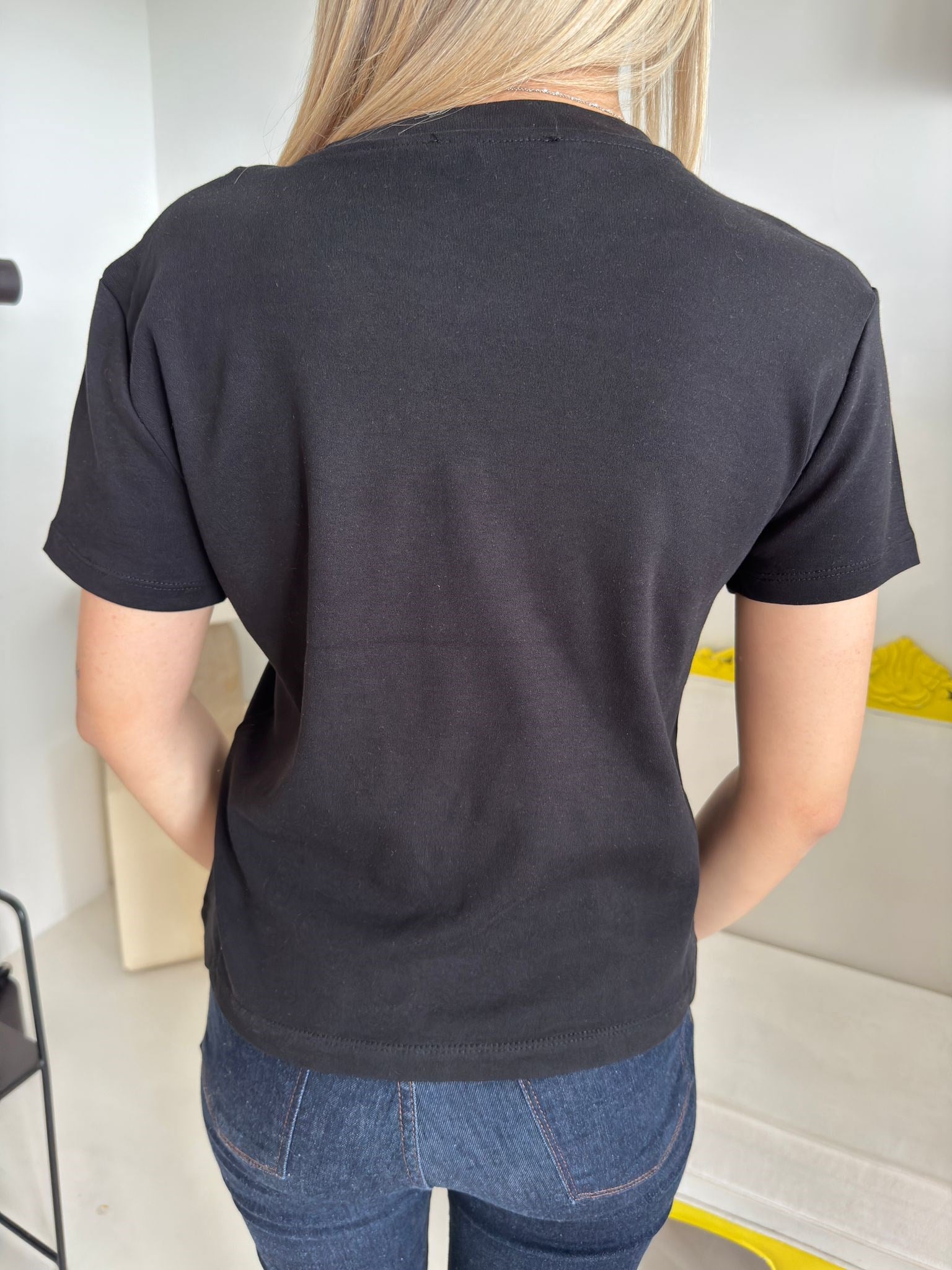 Siyah Fularlı Basic Tişört