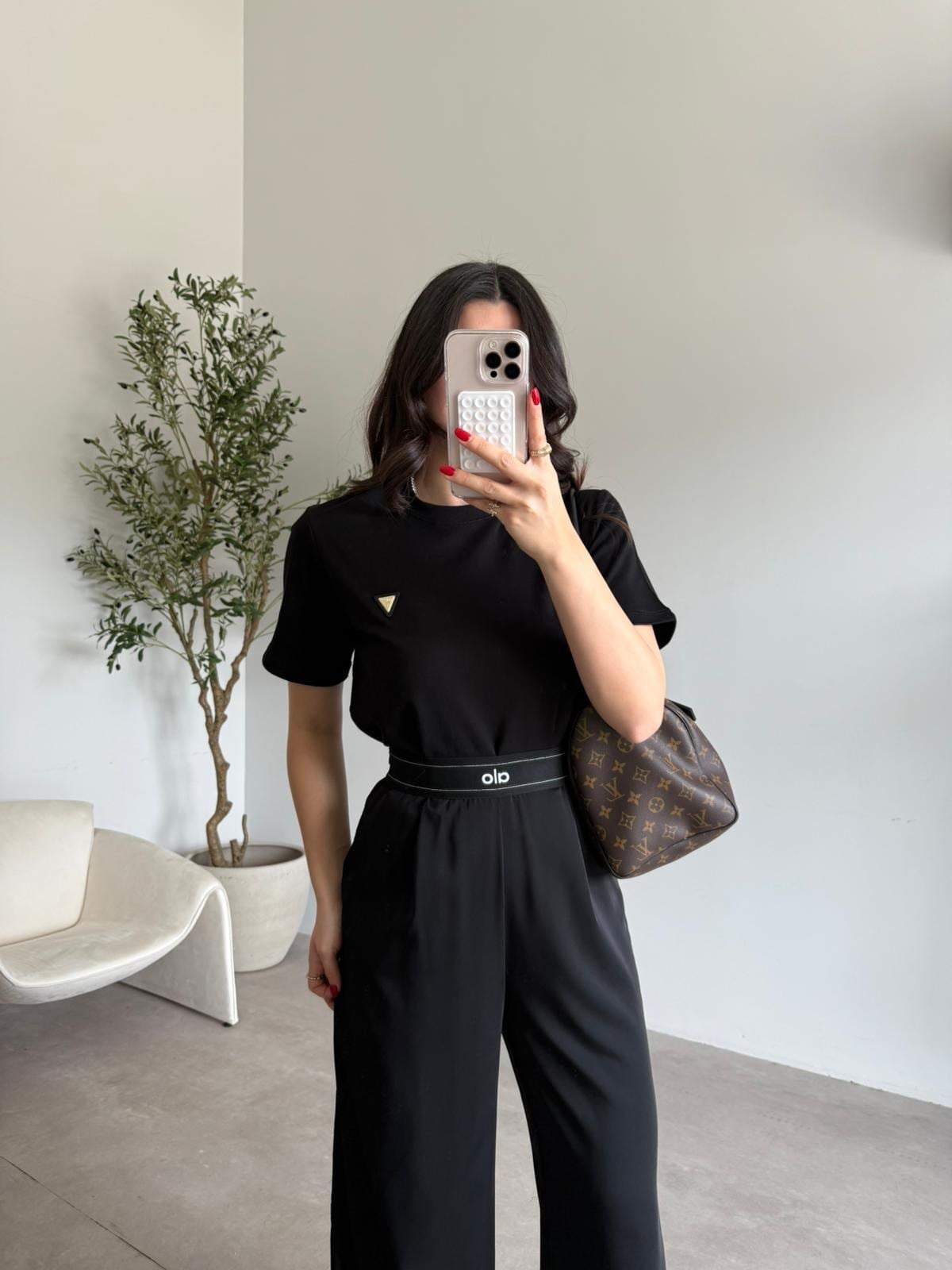 Siyah Gold Logolu Basic Tişört
