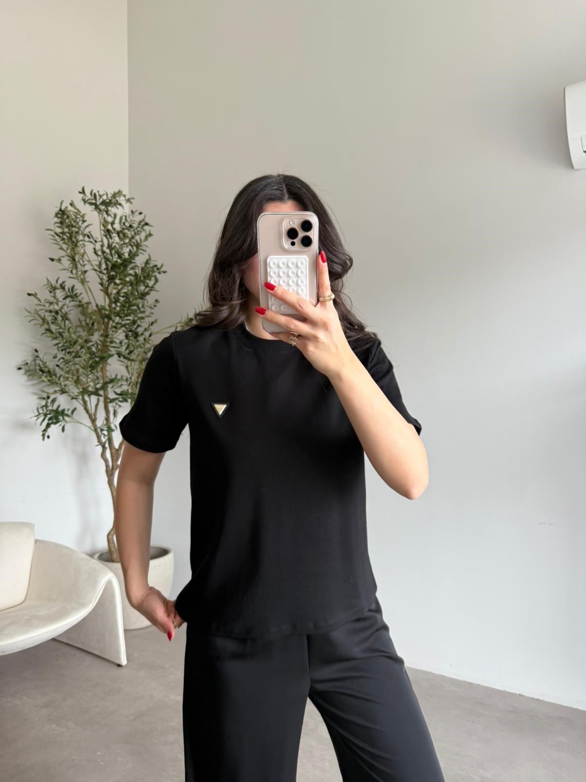 Siyah Gold Logolu Basic Tişört