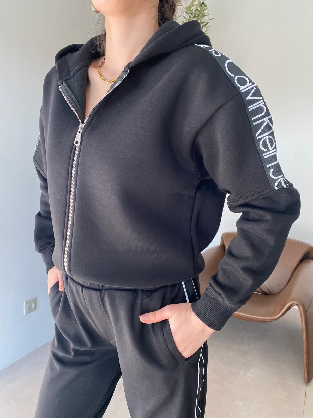Siyah Kapüşonlu Maka Model Hırka