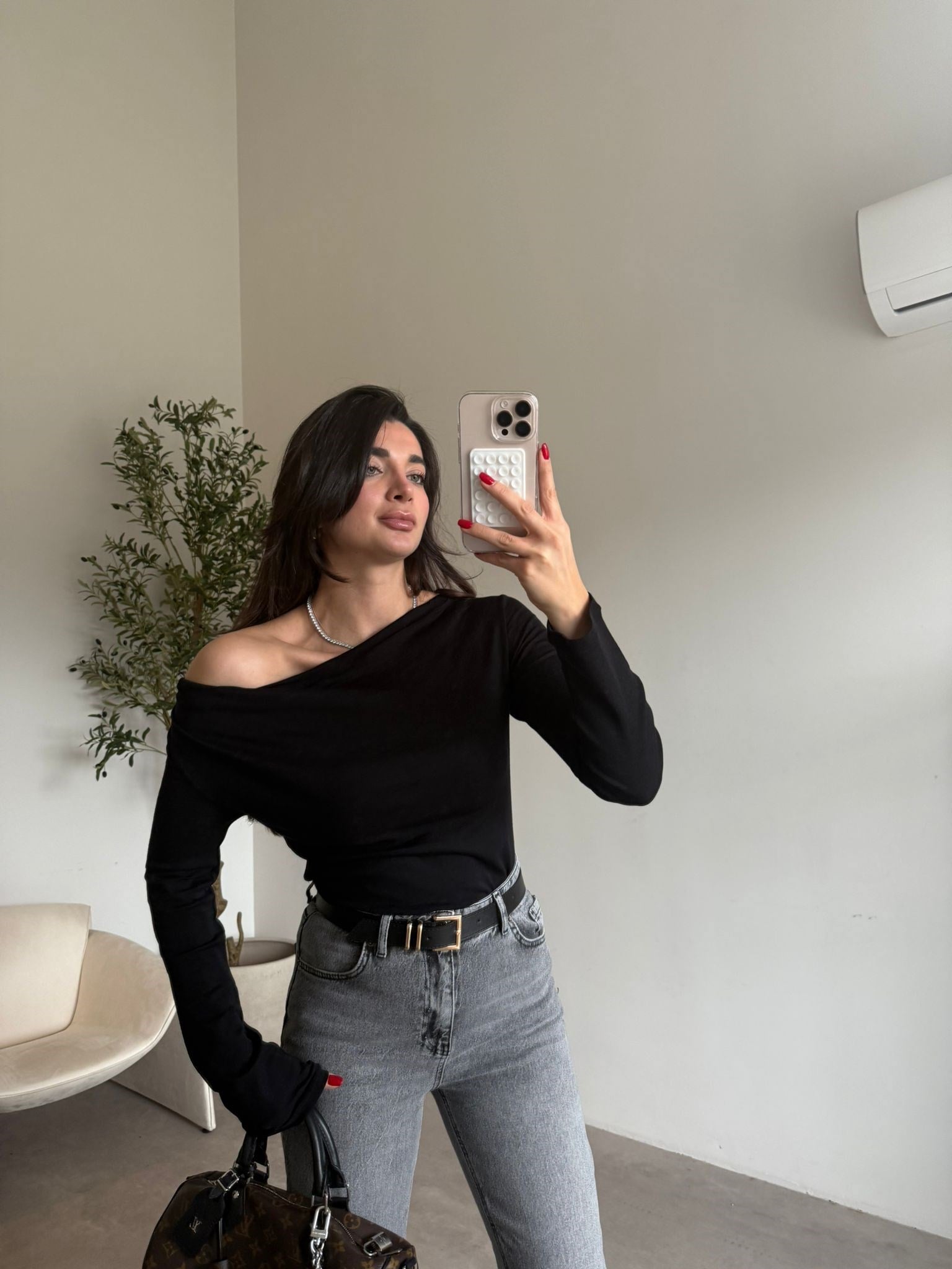 Siyah Kayık Yaka Basic Bluz