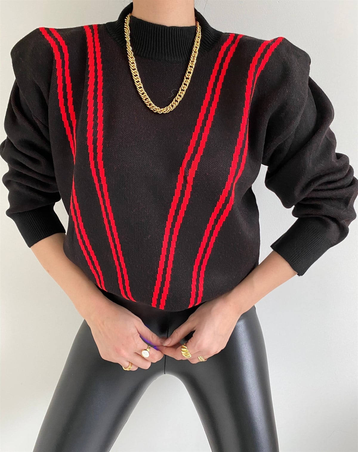 Siyah Kırmızı Şeritli Vatkalı Kazak