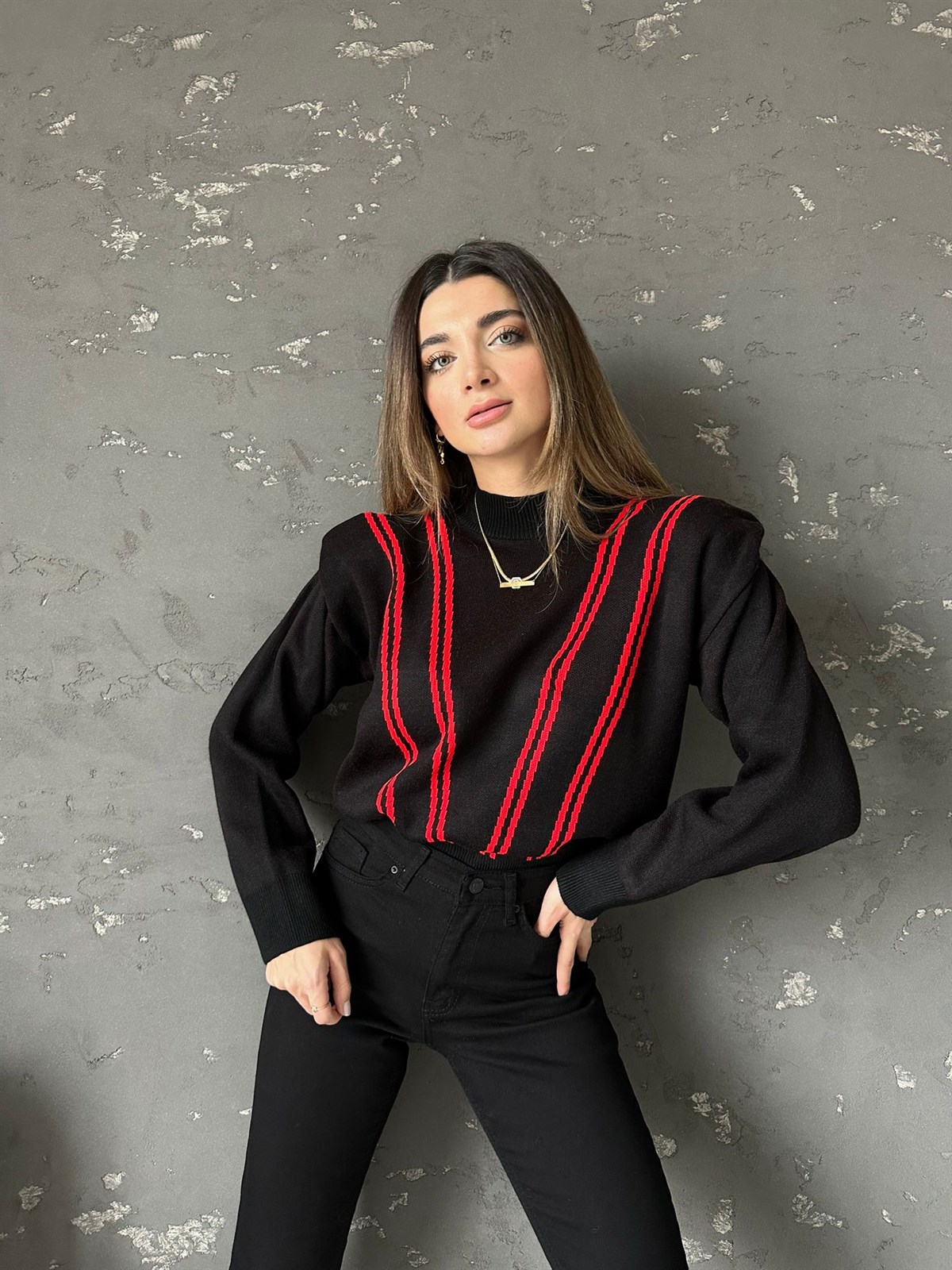 Siyah Kırmızı Şeritli Vatkalı Kazak