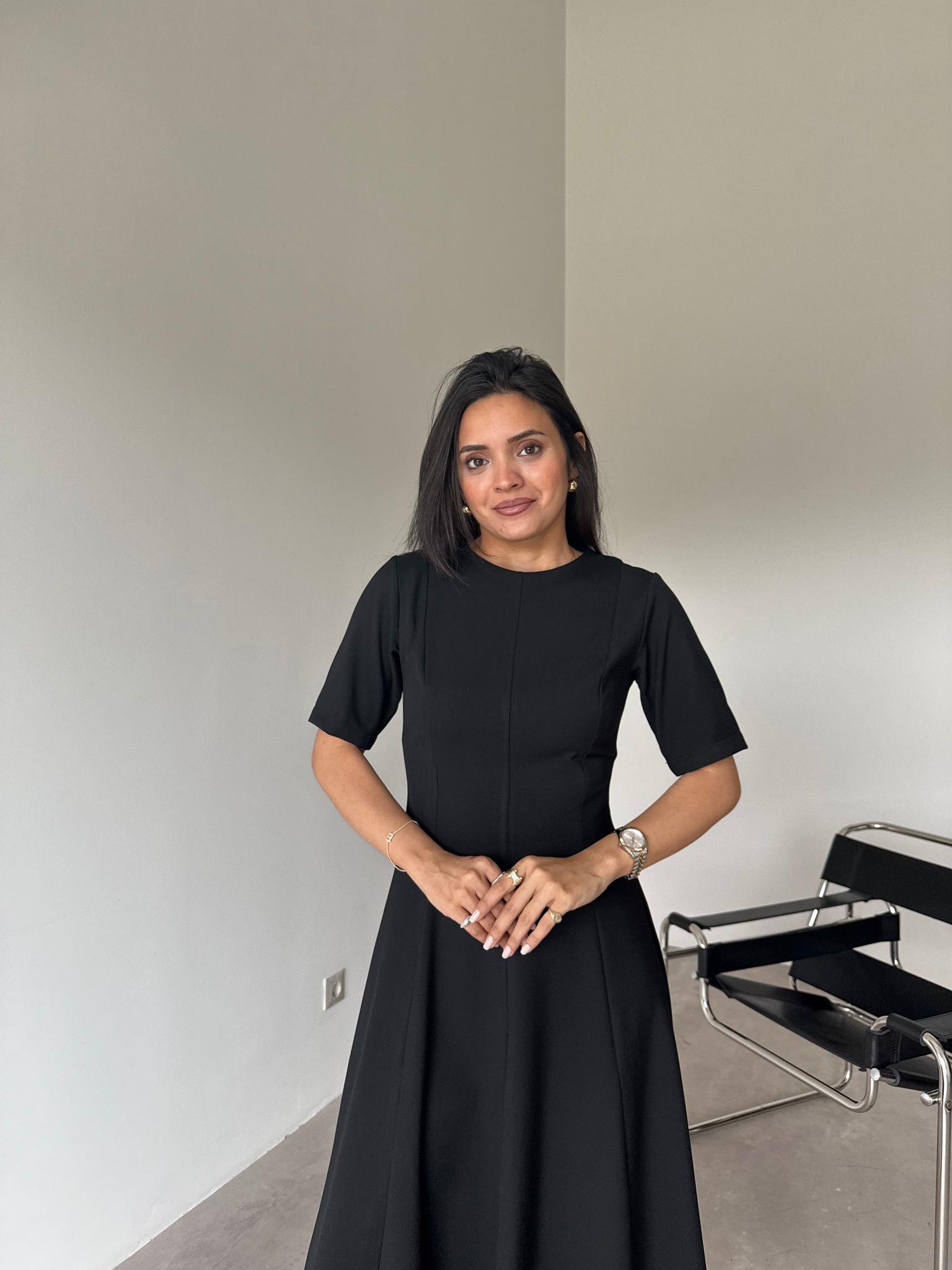 Siyah Kısa Kol Volanlı Basic Elbise