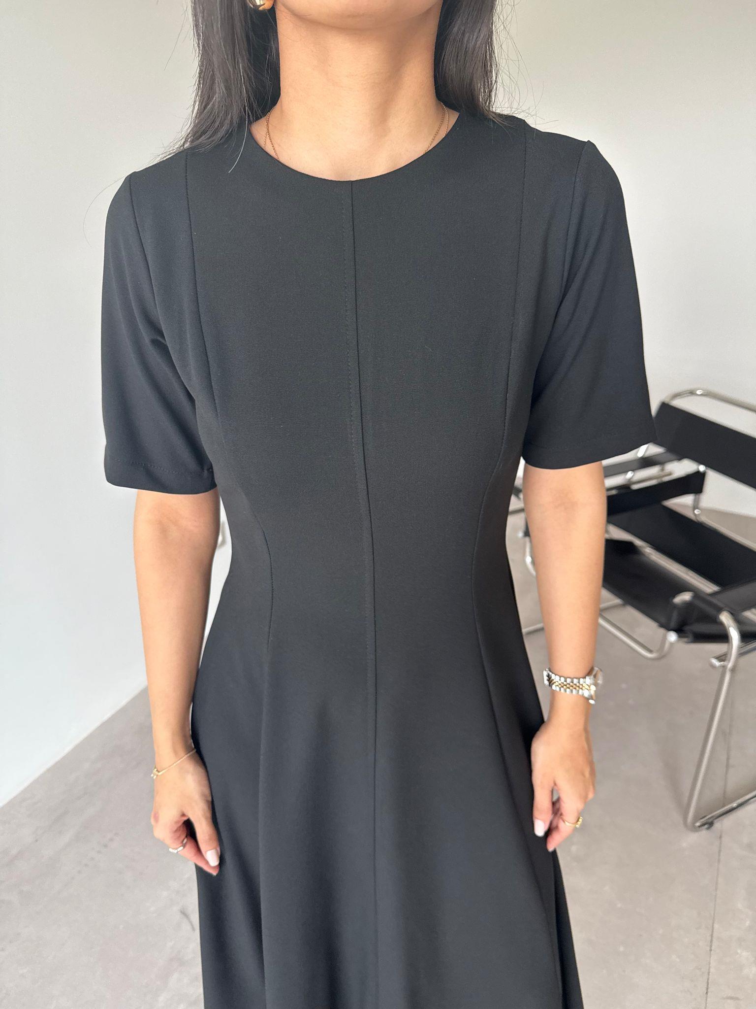 Siyah Kısa Kol Volanlı Basic Elbise