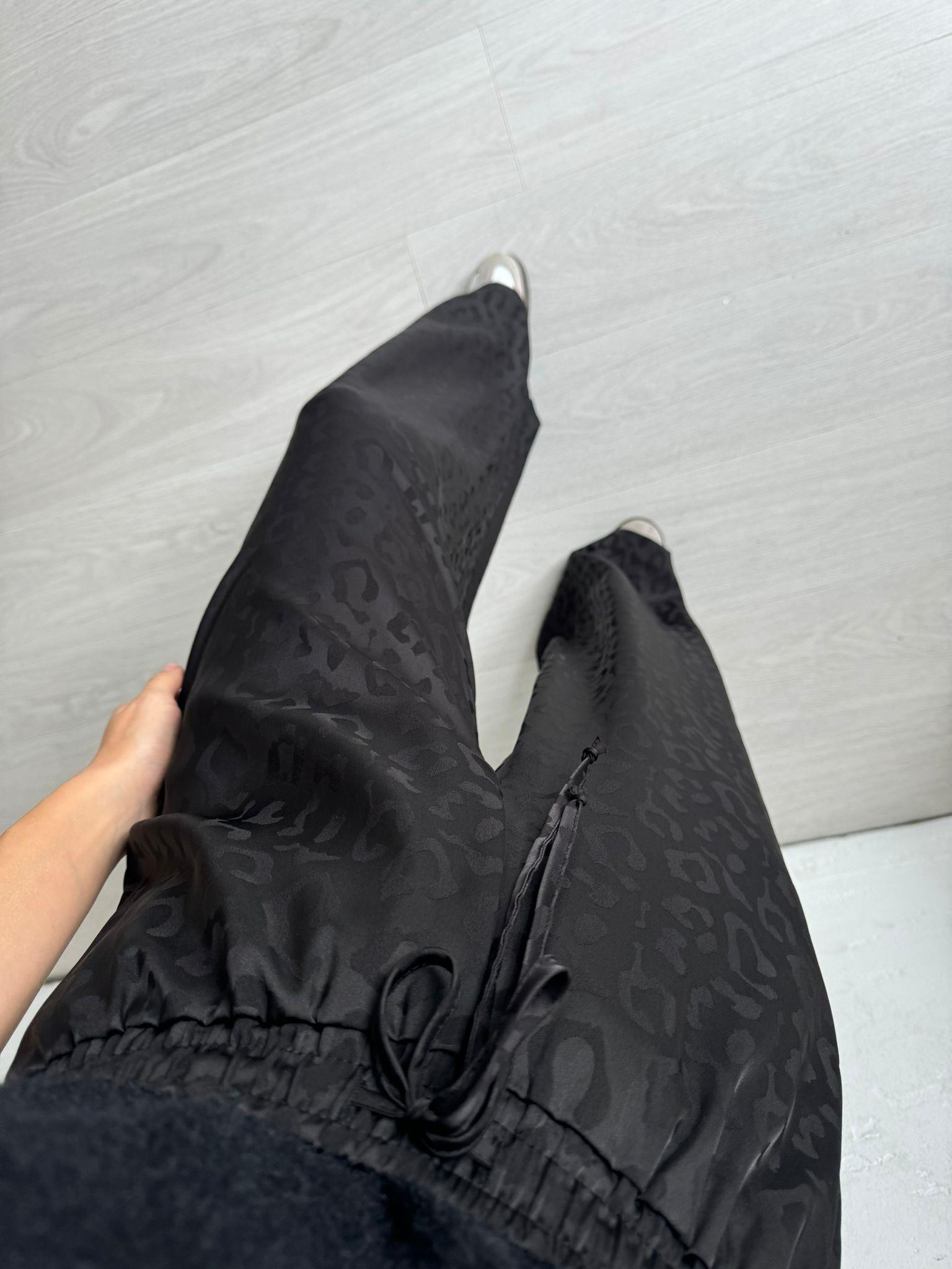 Siyah Leopar Desenli Beli Lastikli Pantolon