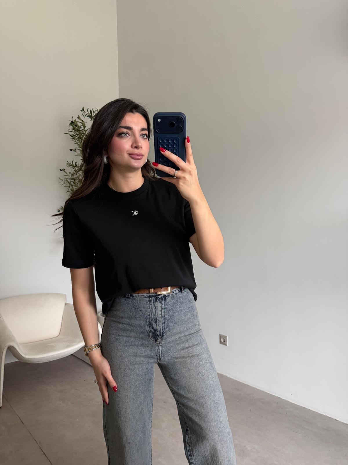 Siyah Logolu Bisiklet Yaka Tişört