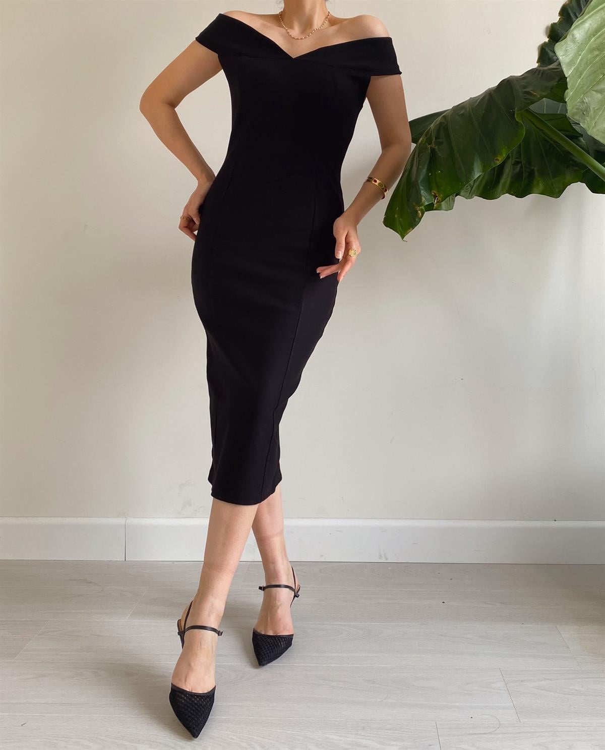 Siyah Madonna Yaka Kalem Elbise