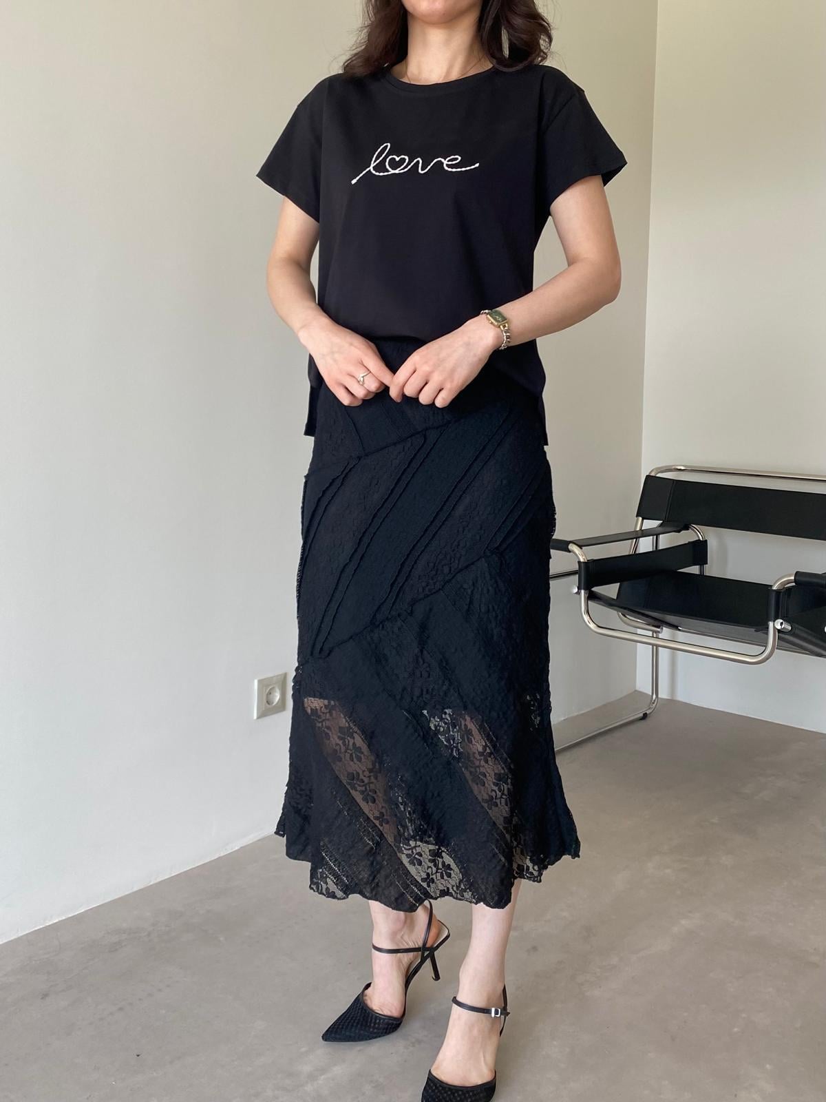 Siyah Nakışlı Basic Tişört