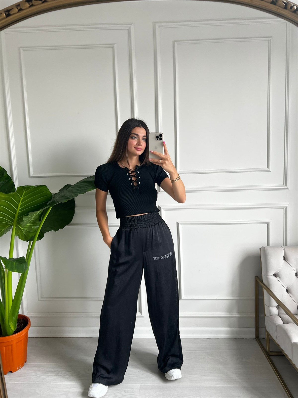 Siyah Önü Bağcıklı Triko Bluz