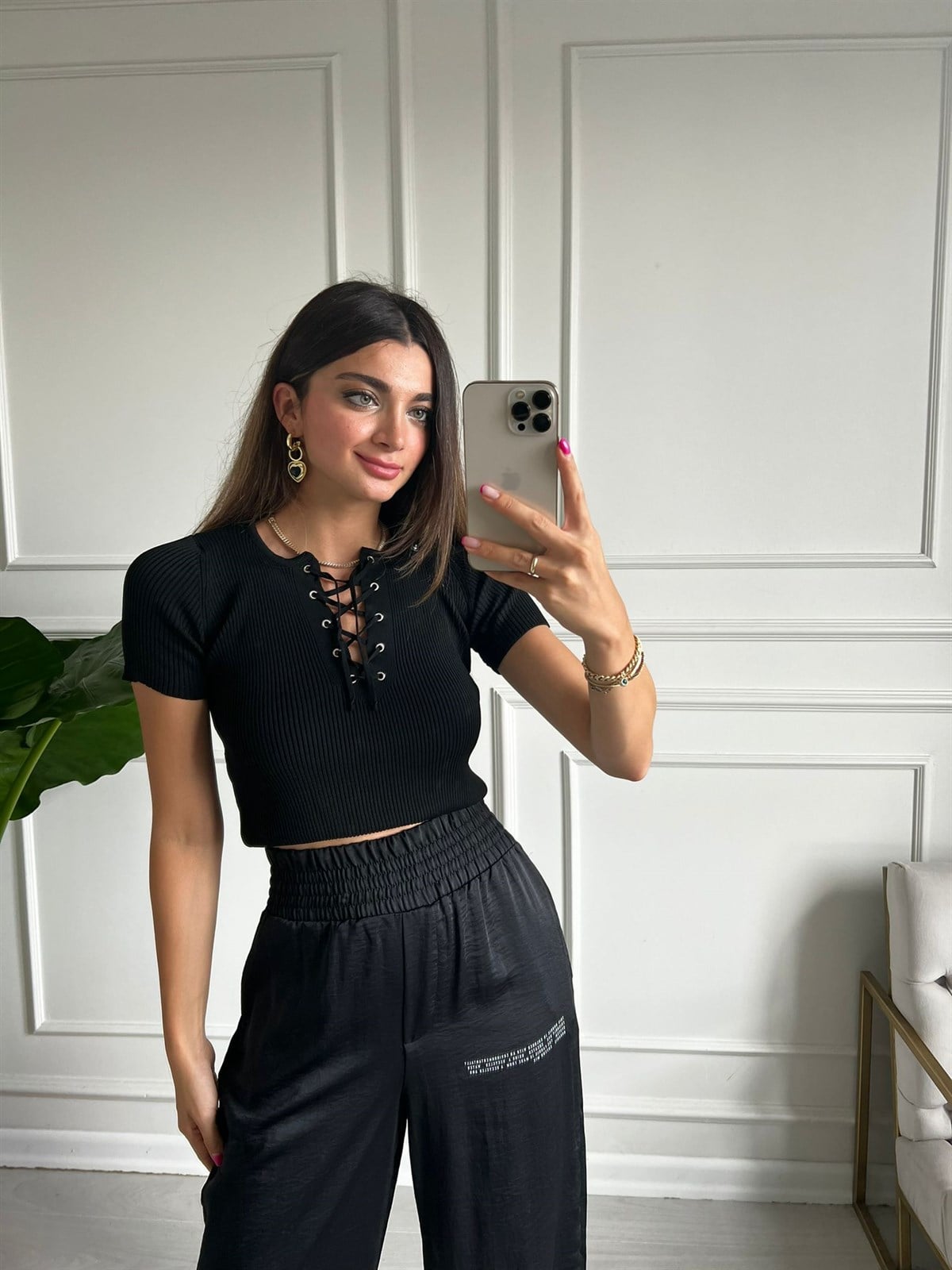 Siyah Önü Bağcıklı Triko Bluz