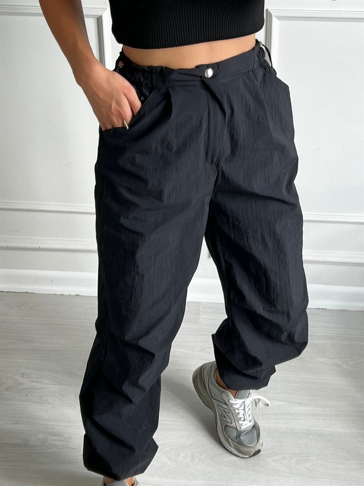 Siyah Paraşüt Pantolon