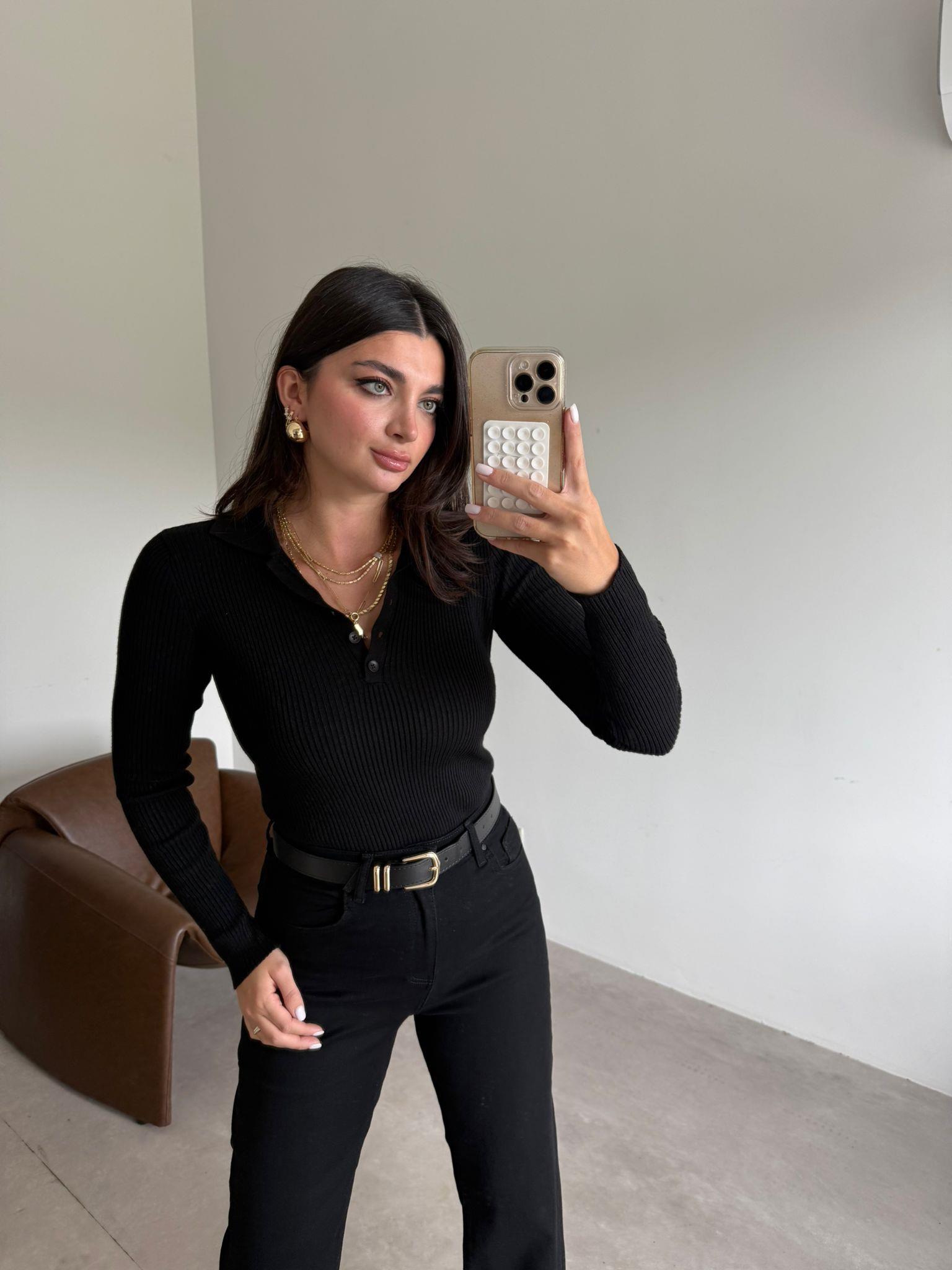 Siyah Polo Yaka Düğme Detaylı Bluz