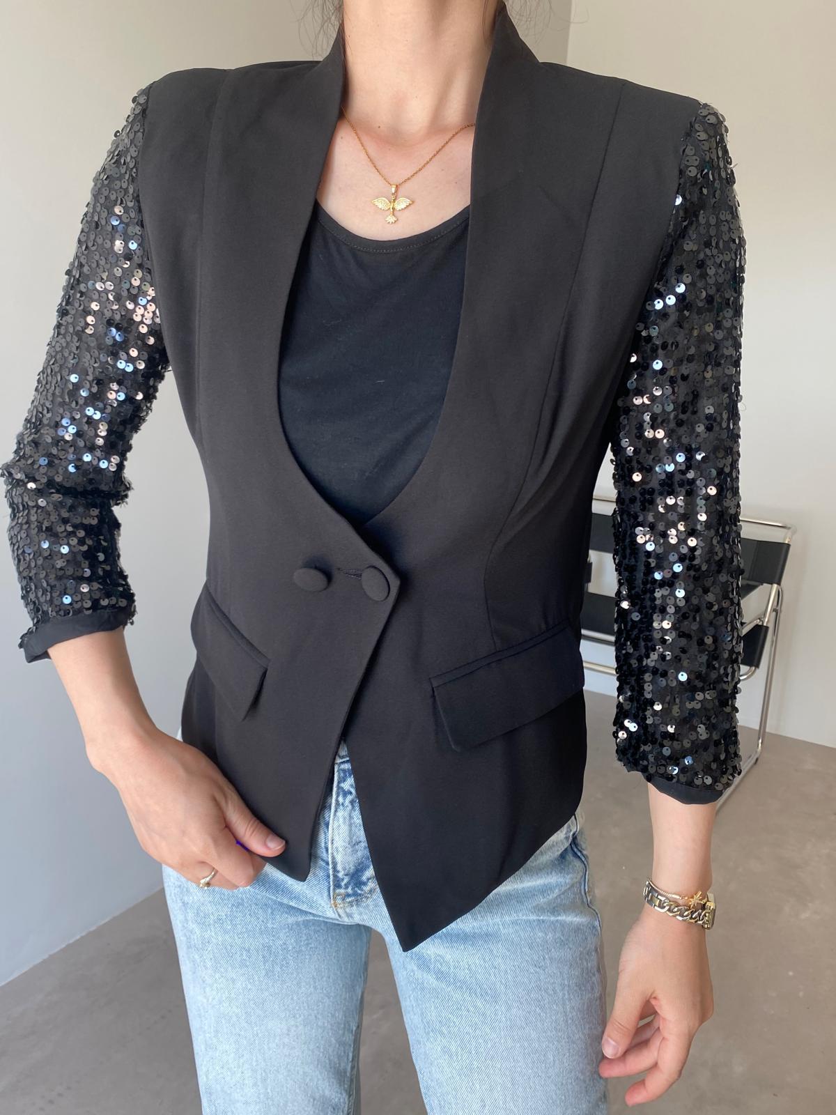 Siyah Pul Detaylı Ceket