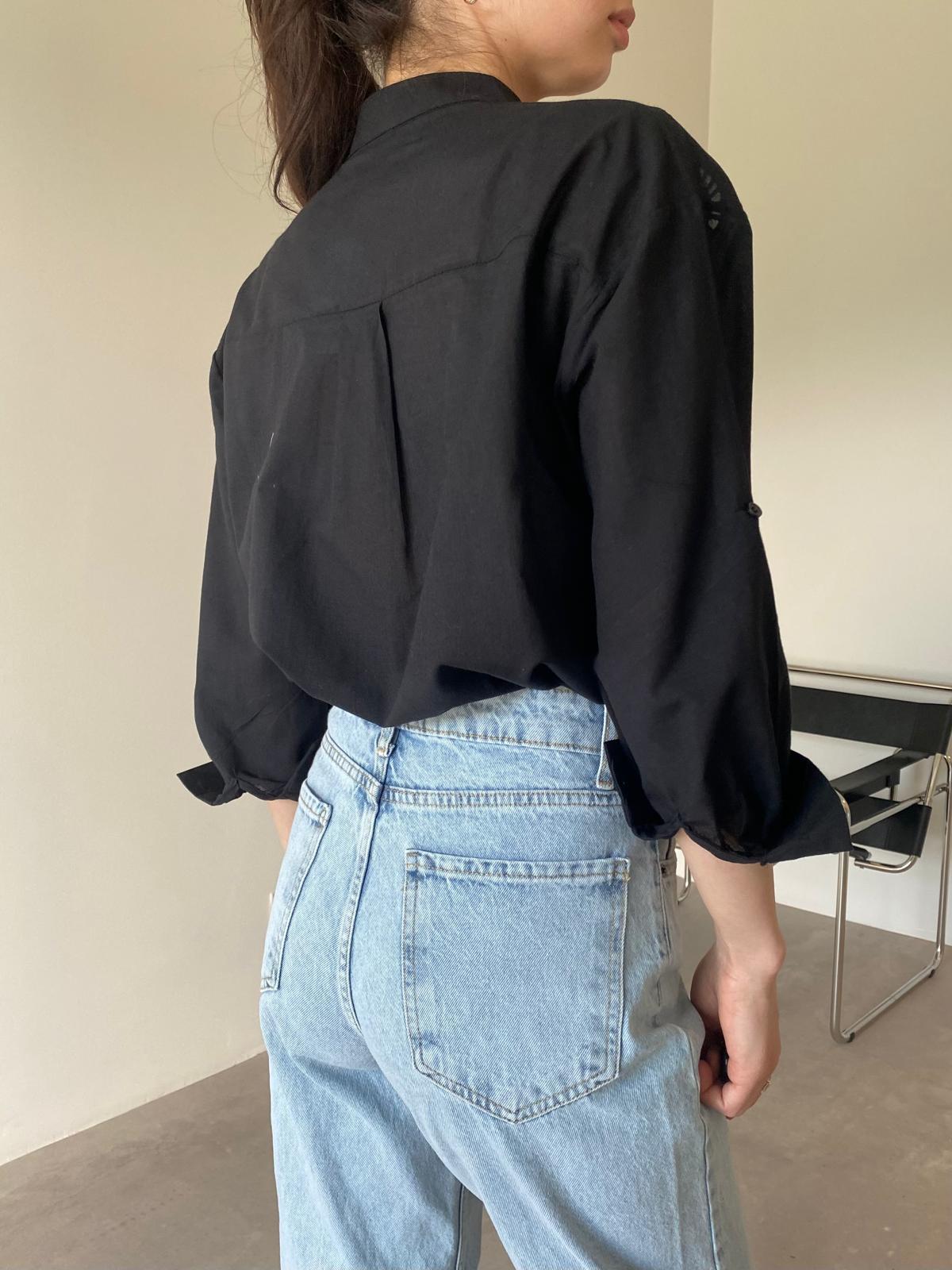 Siyah Roşelya Detaylı Hakim Yaka Gömlek