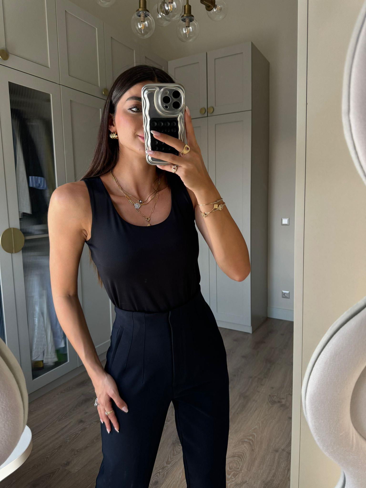Siyah Sıfır Kol Basic Bluz