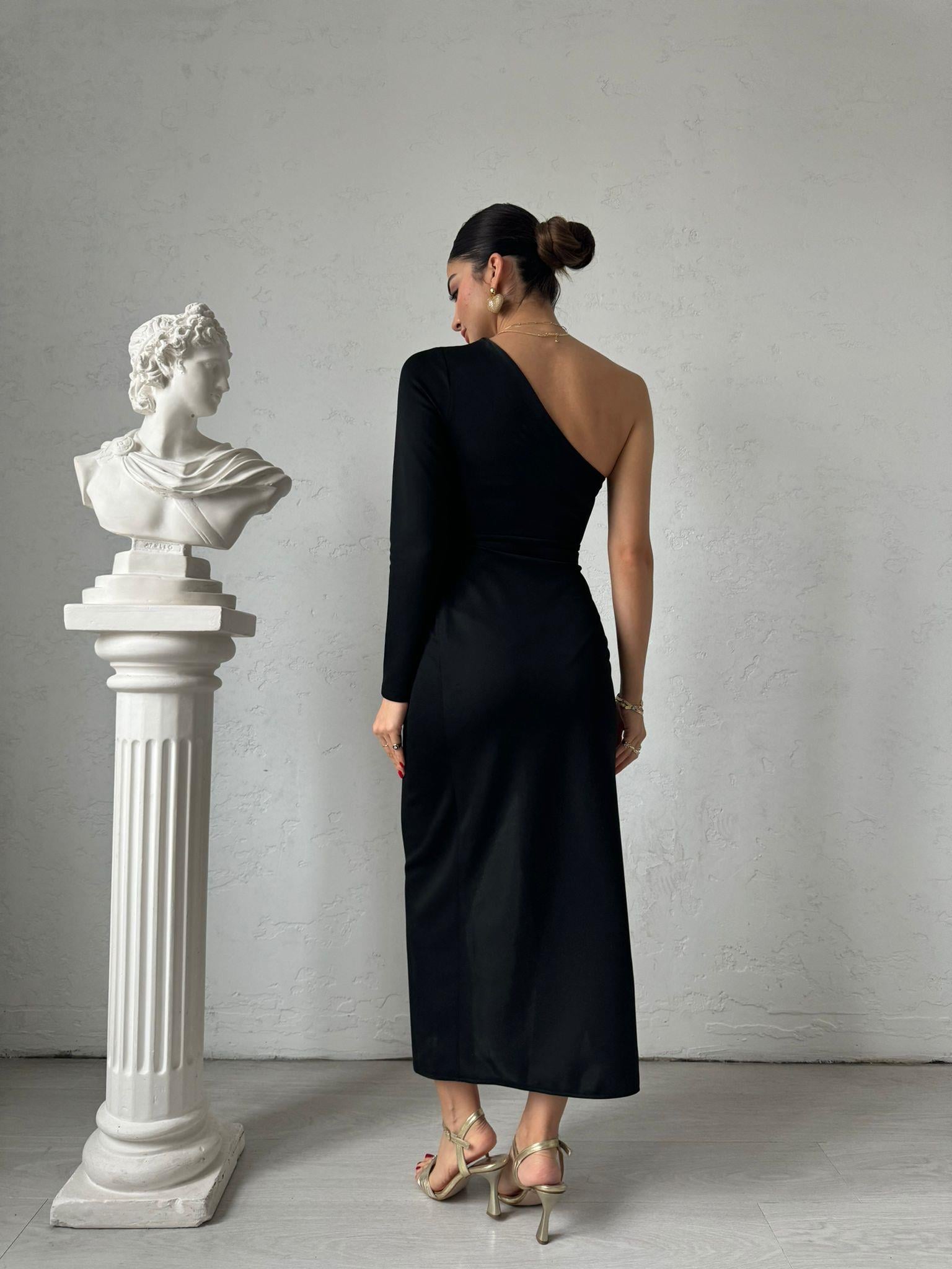 Siyah Tek Omuz Drapeli Elbise