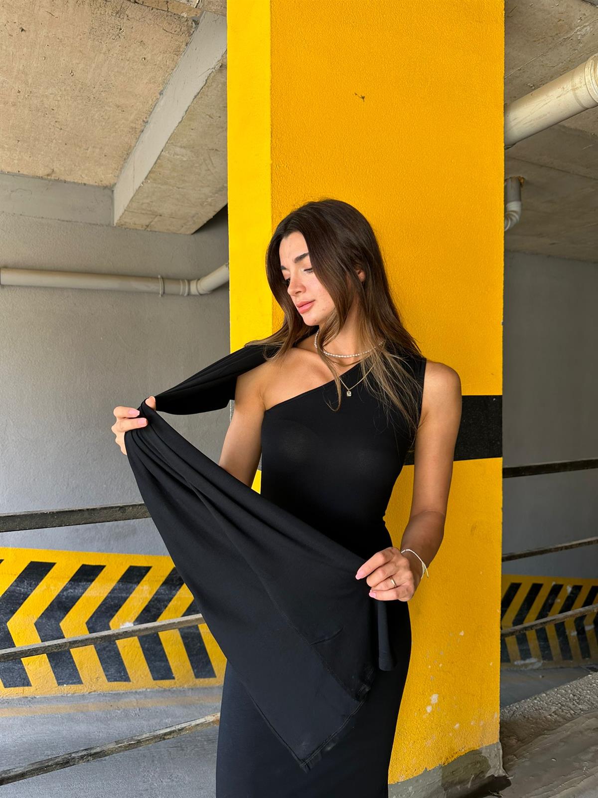Siyah Tek Omuz Midi Boy Elbise