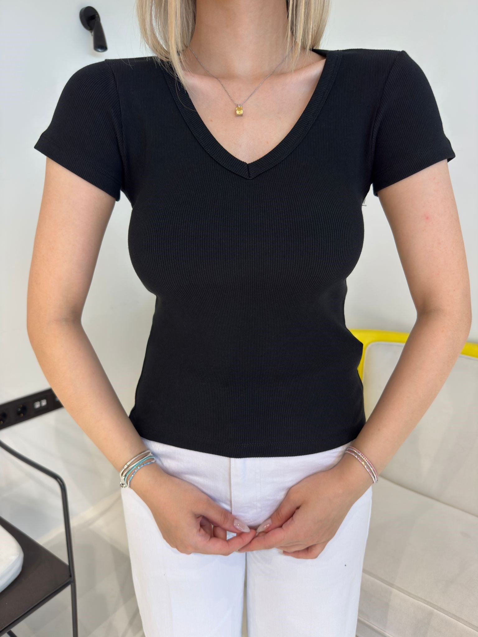 Siyah V Yaka Fitilli Tişört