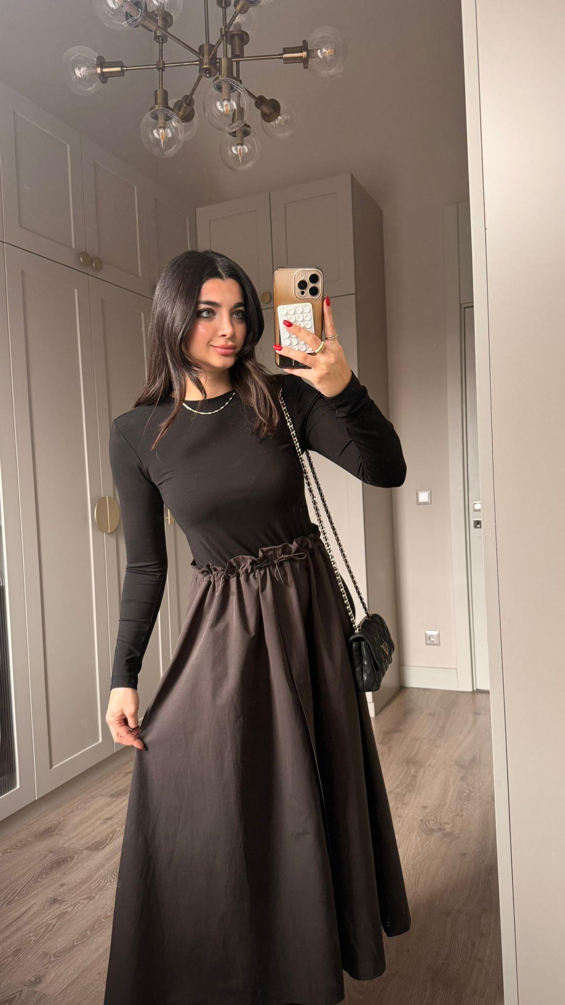 Siyah Vatkalı Beli Büzgülü Elbise