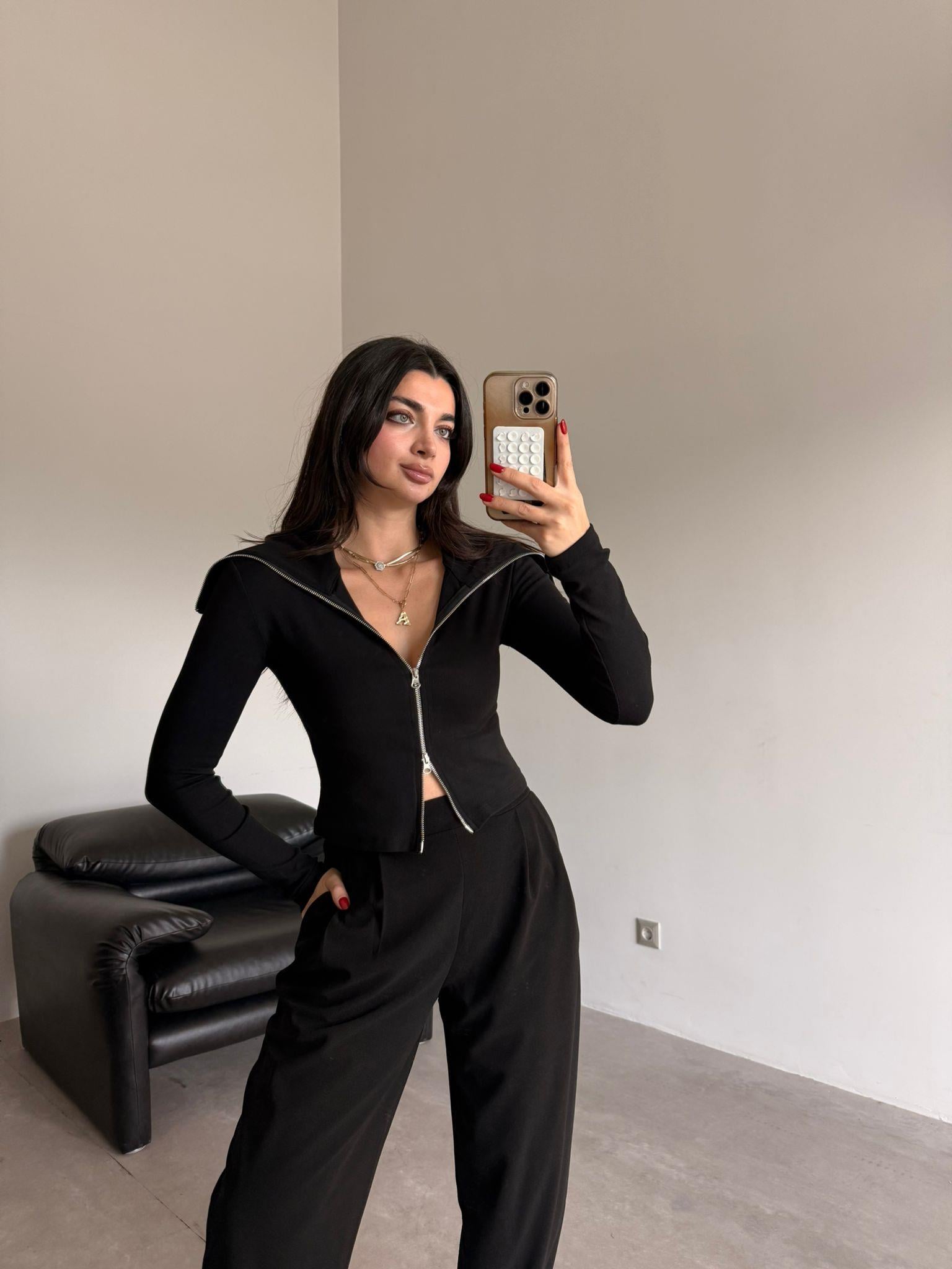 Siyah Yaka Detaylı Fermuarlı Bluz
