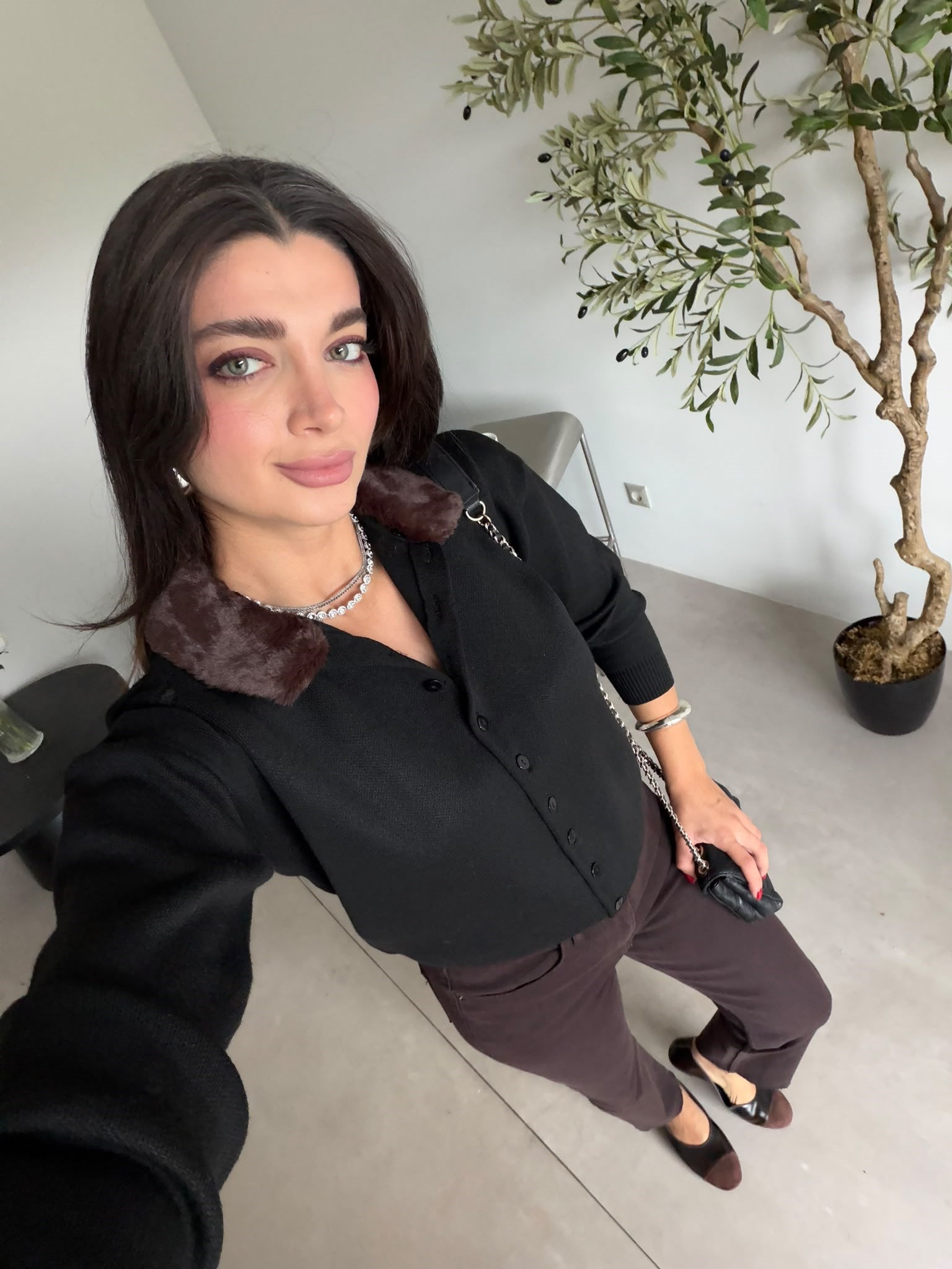 Siyah Yakası Kürklü Triko Hırka