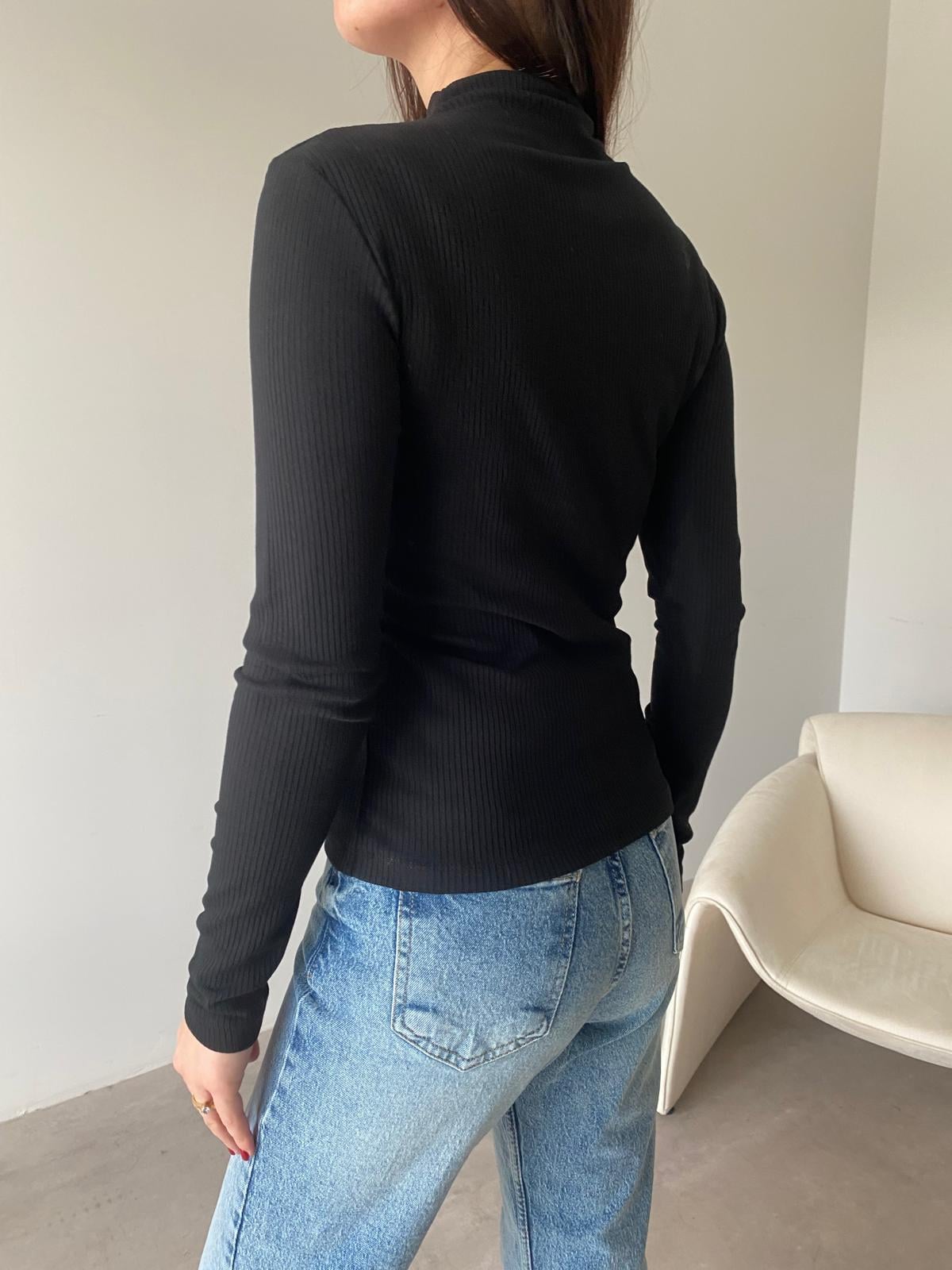 Siyah Yarım Balıkçı Yaka Basic Bluz