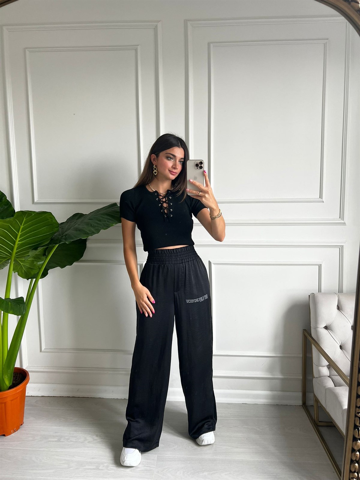 Siyah Yazı Detaylı Bol Paça Pantolon