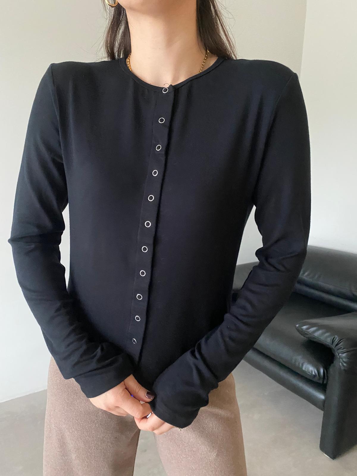 Siyah Yumuşak Dokulu Çıtçıtlı Bluz