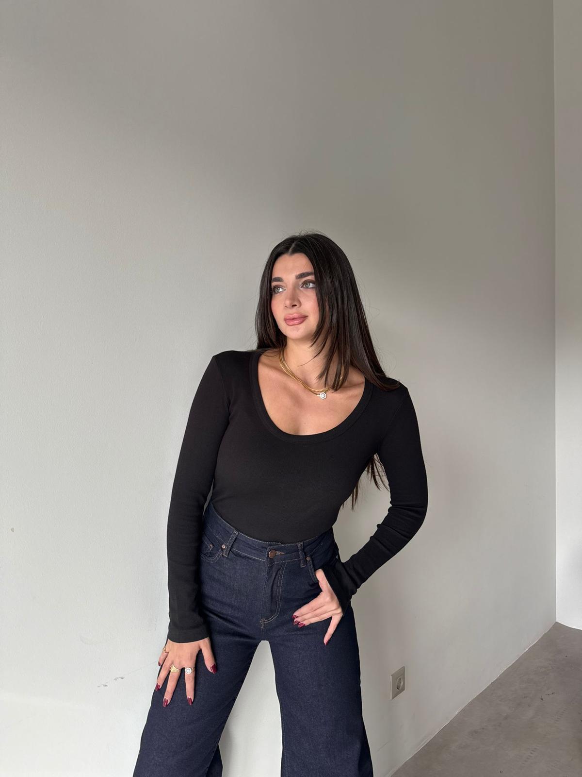 Siyah Yuvarlak Yaka Basic Bluz