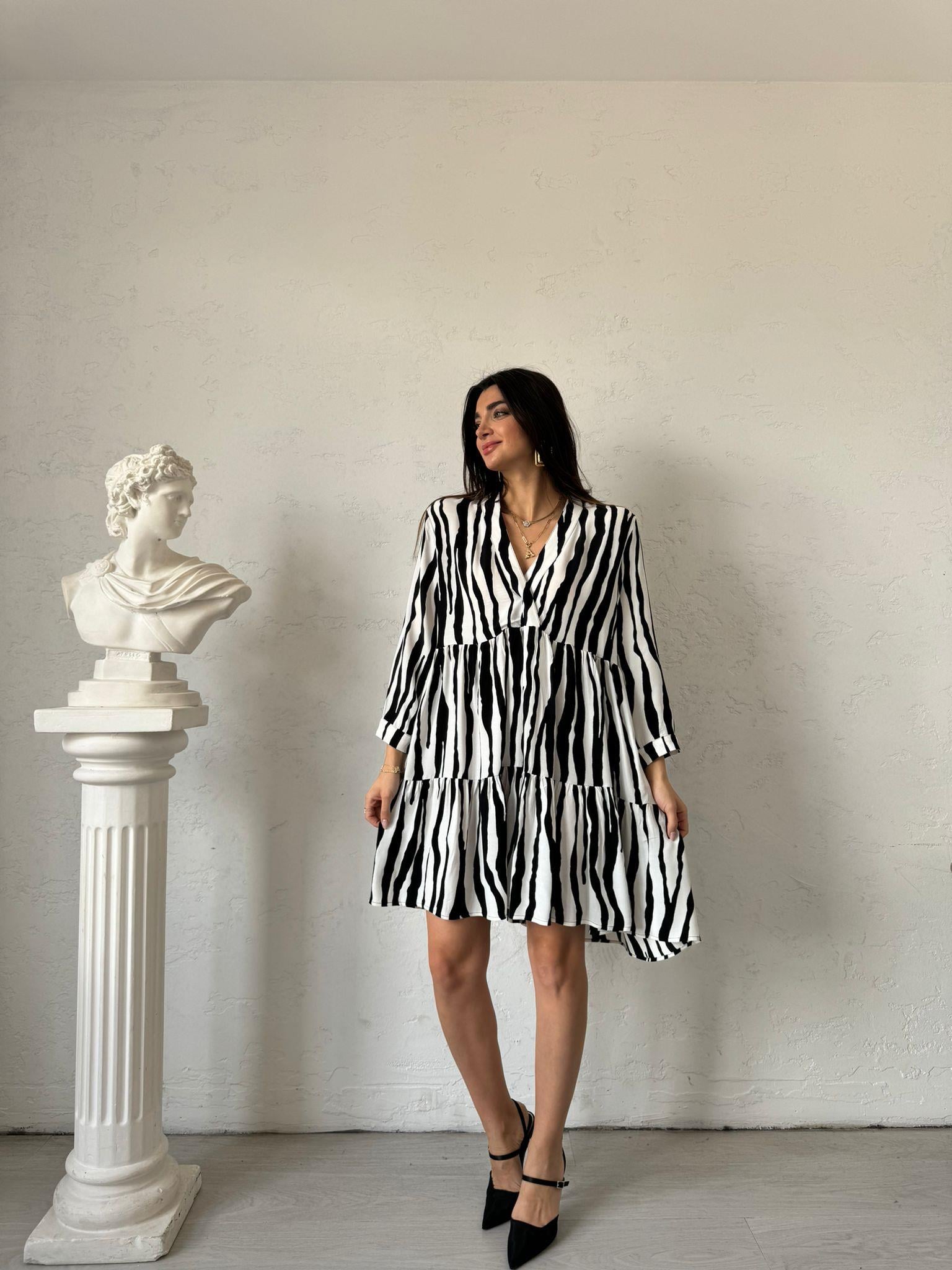 Siyah Zebra Desenli V Yaka Elbise