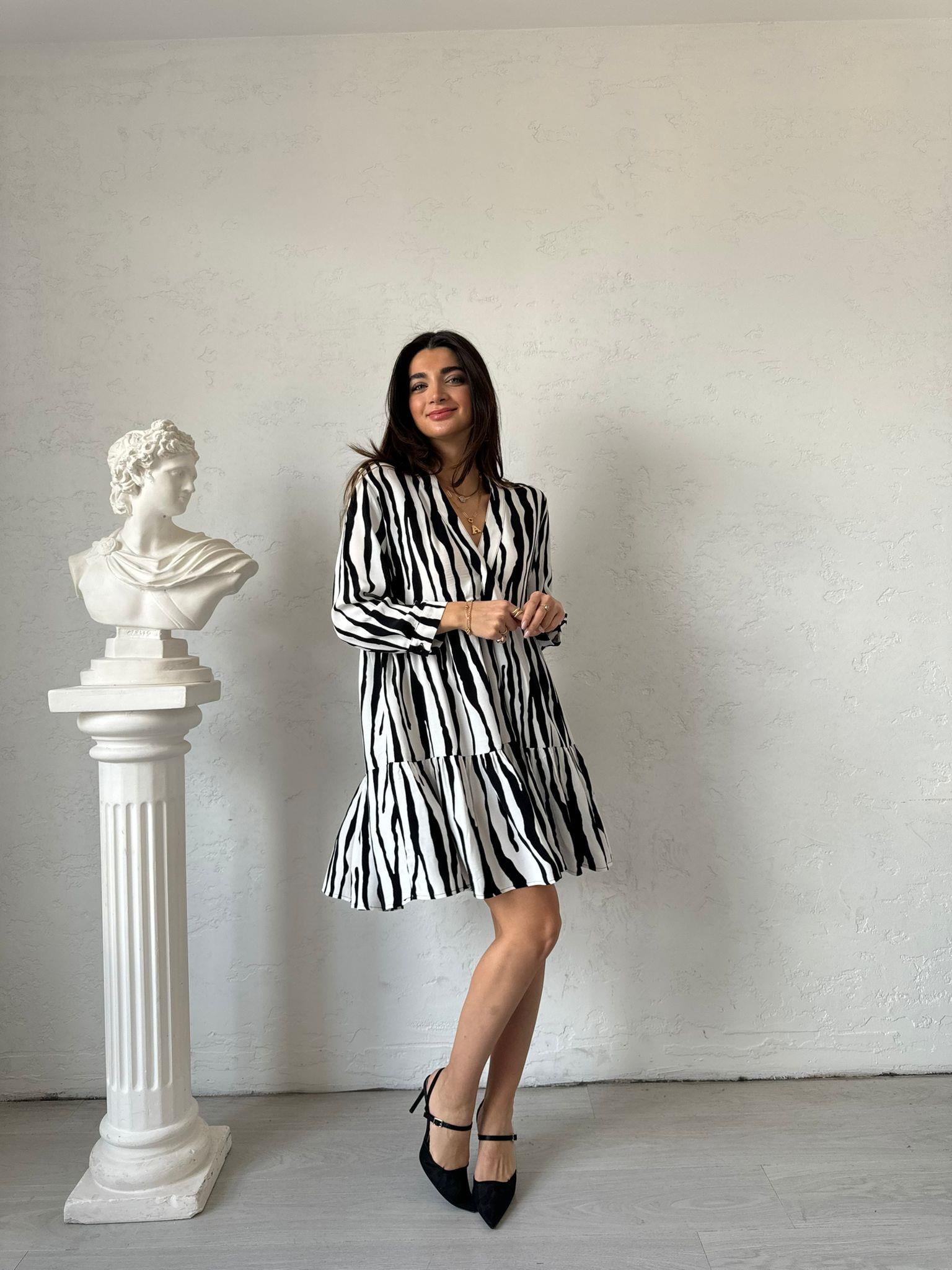 Siyah Zebra Desenli V Yaka Elbise