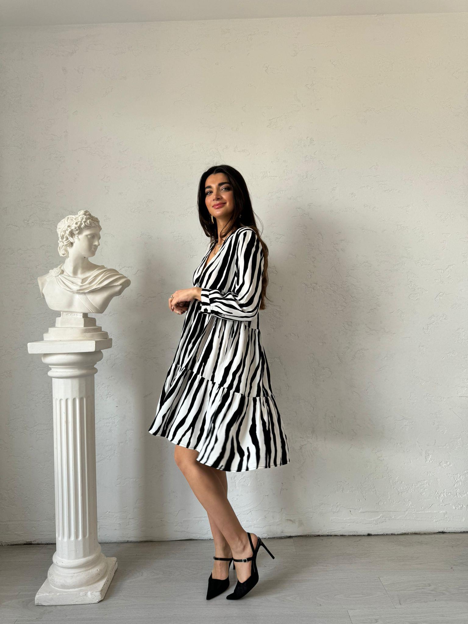 Siyah Zebra Desenli V Yaka Elbise