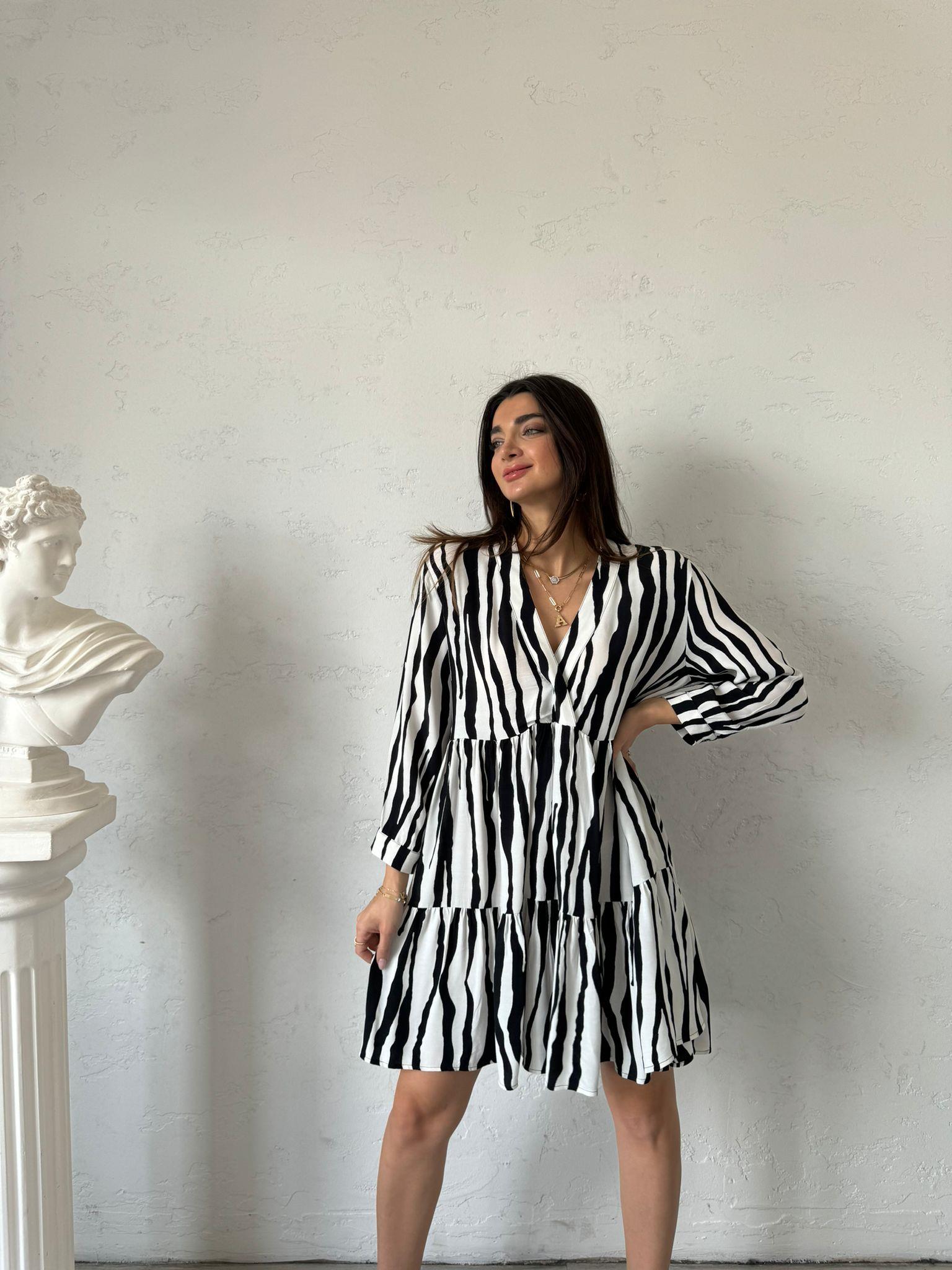 Siyah Zebra Desenli V Yaka Elbise