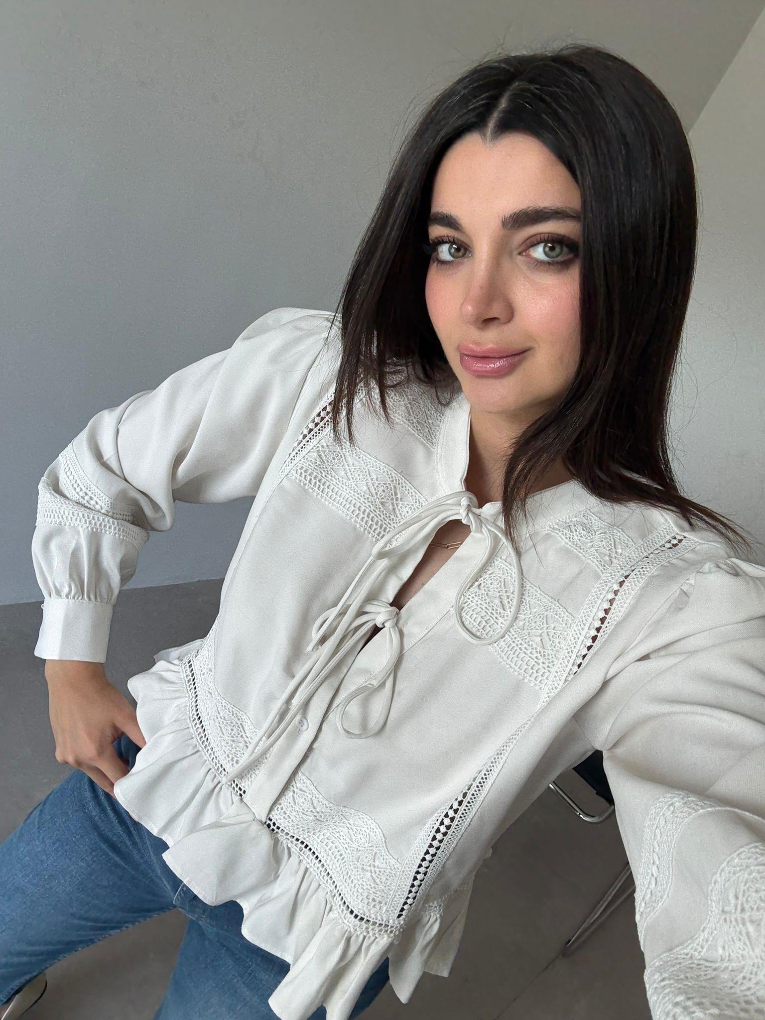Taş Rengi Dantelli Bağlamalı Bluz