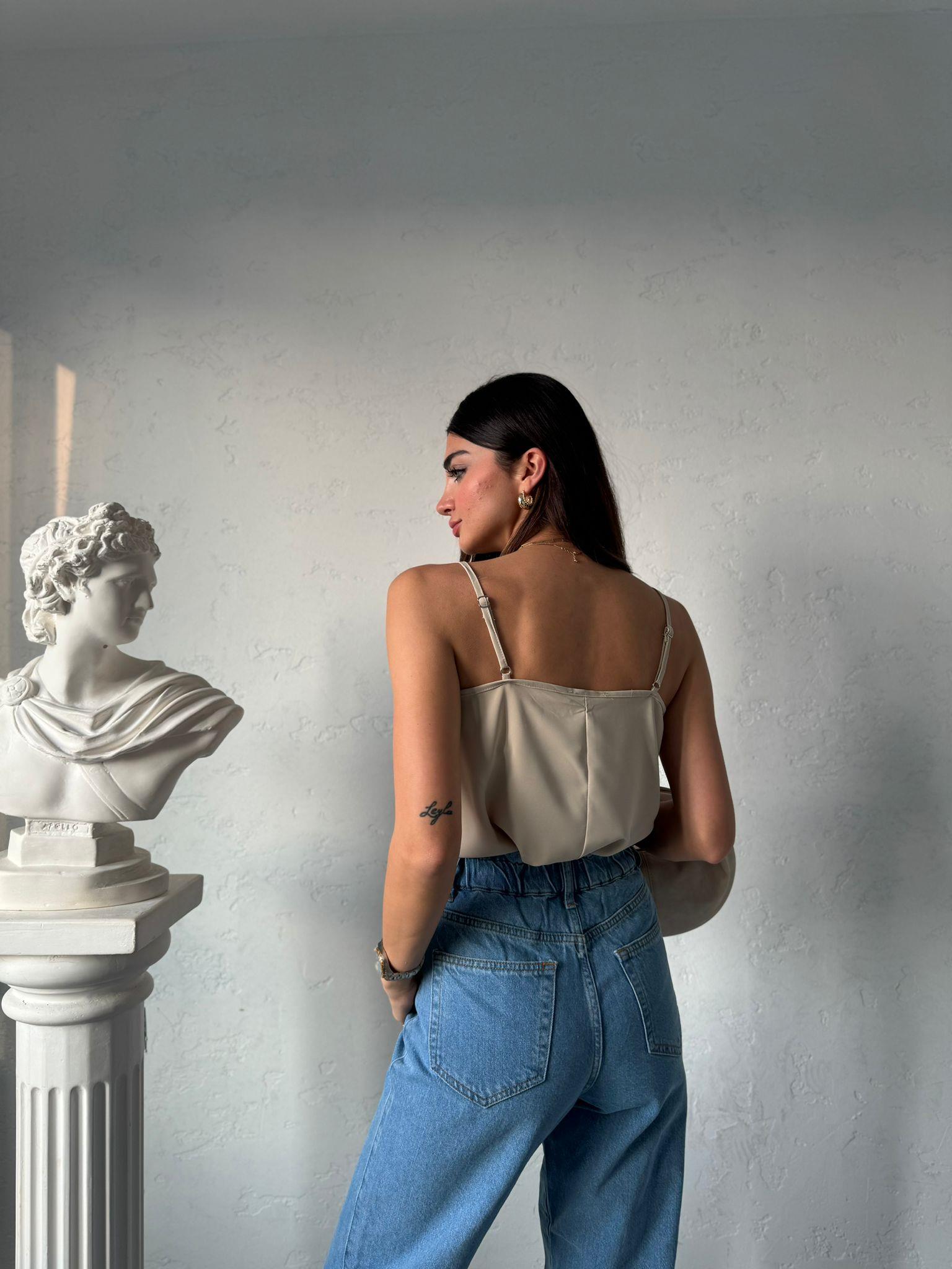 Taş Rengi Degaje Yaka Askılı Bluz