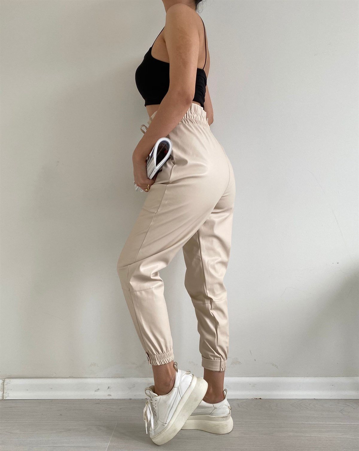 Taş Rengi Paçası Çıtçıtlı Deri Pantolon