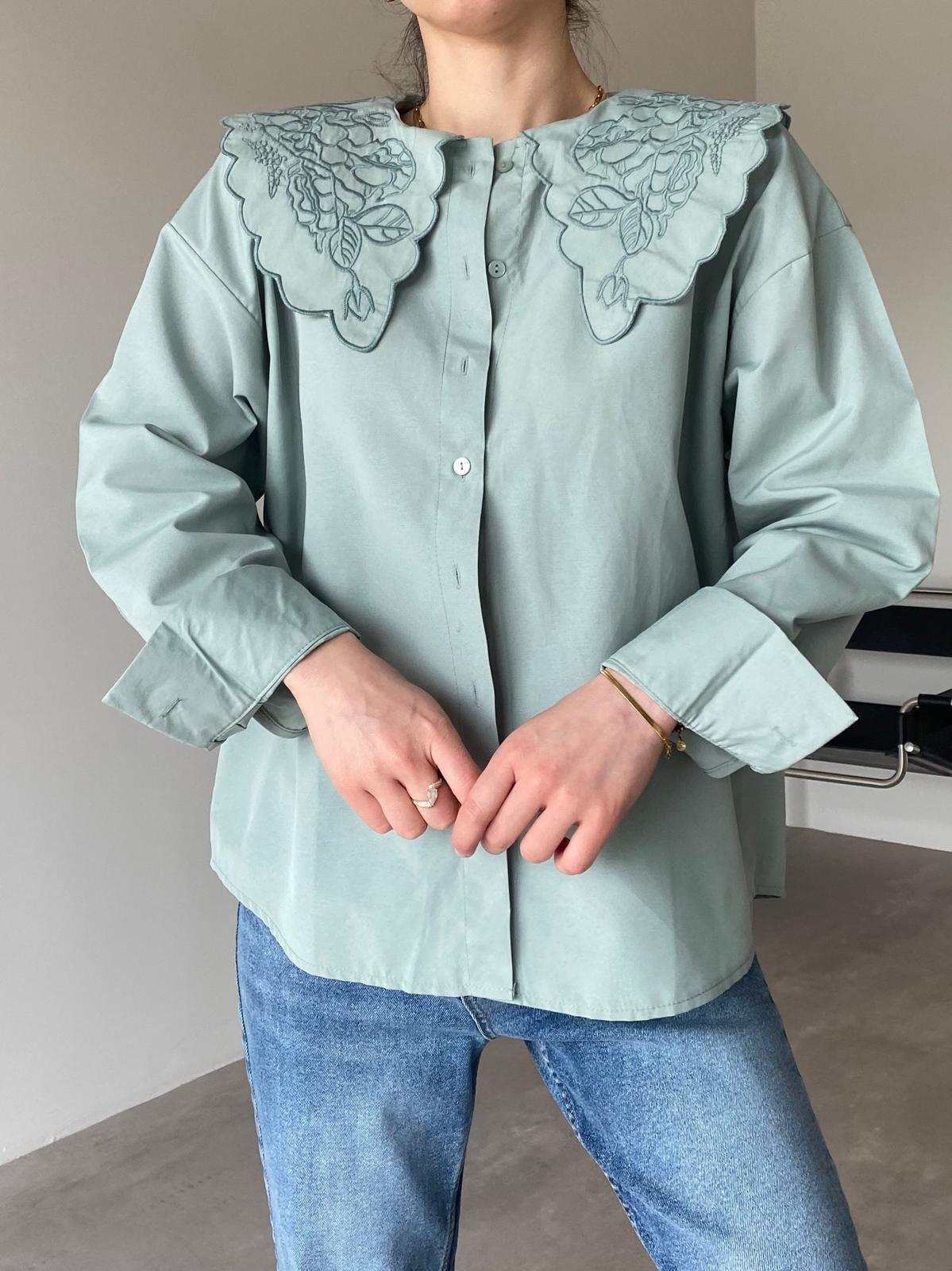 Yeşil Bebe Yaka Nakışlı Gömlek