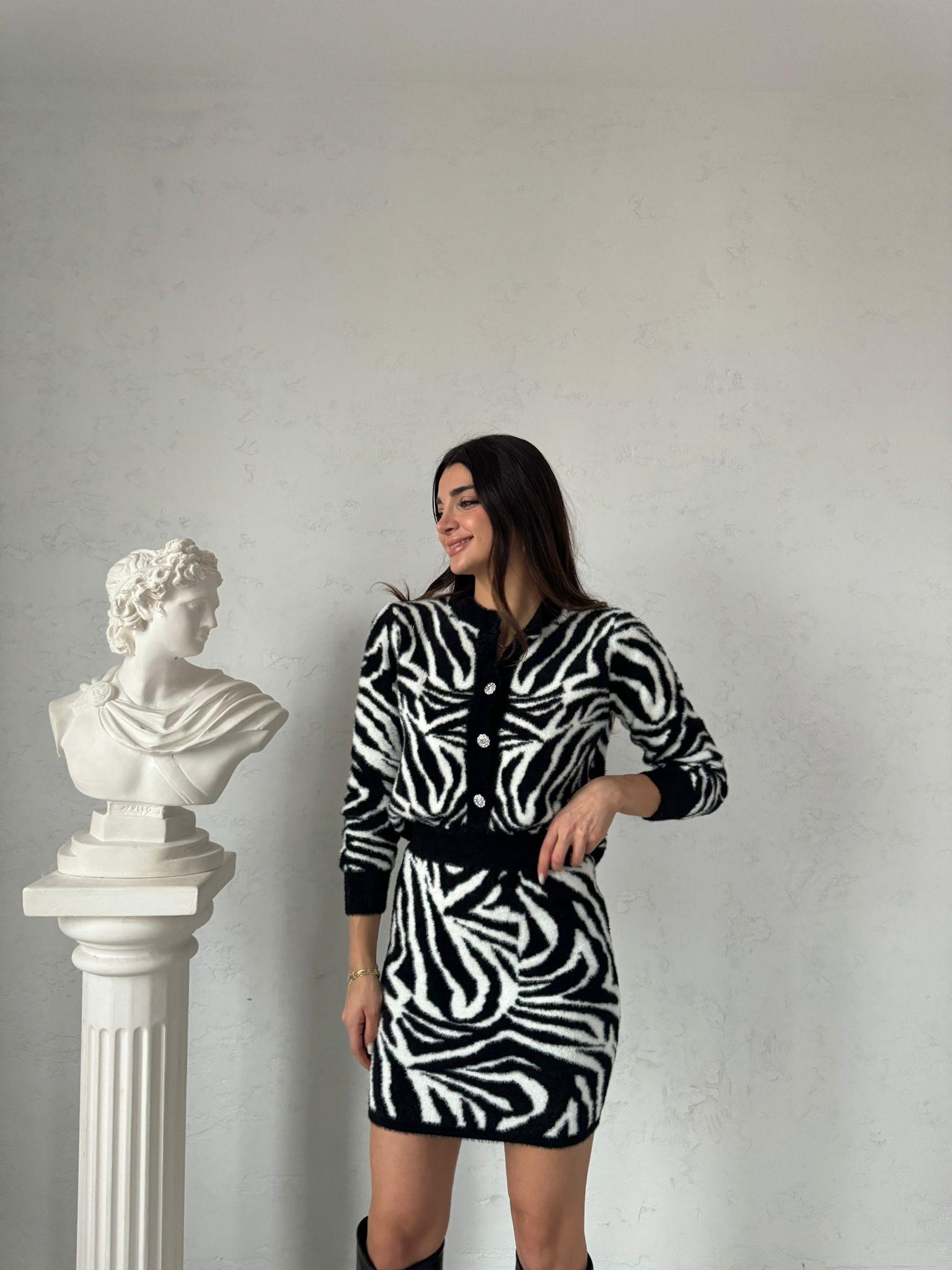 Zebra Desenli Etekli Yumoş Takım