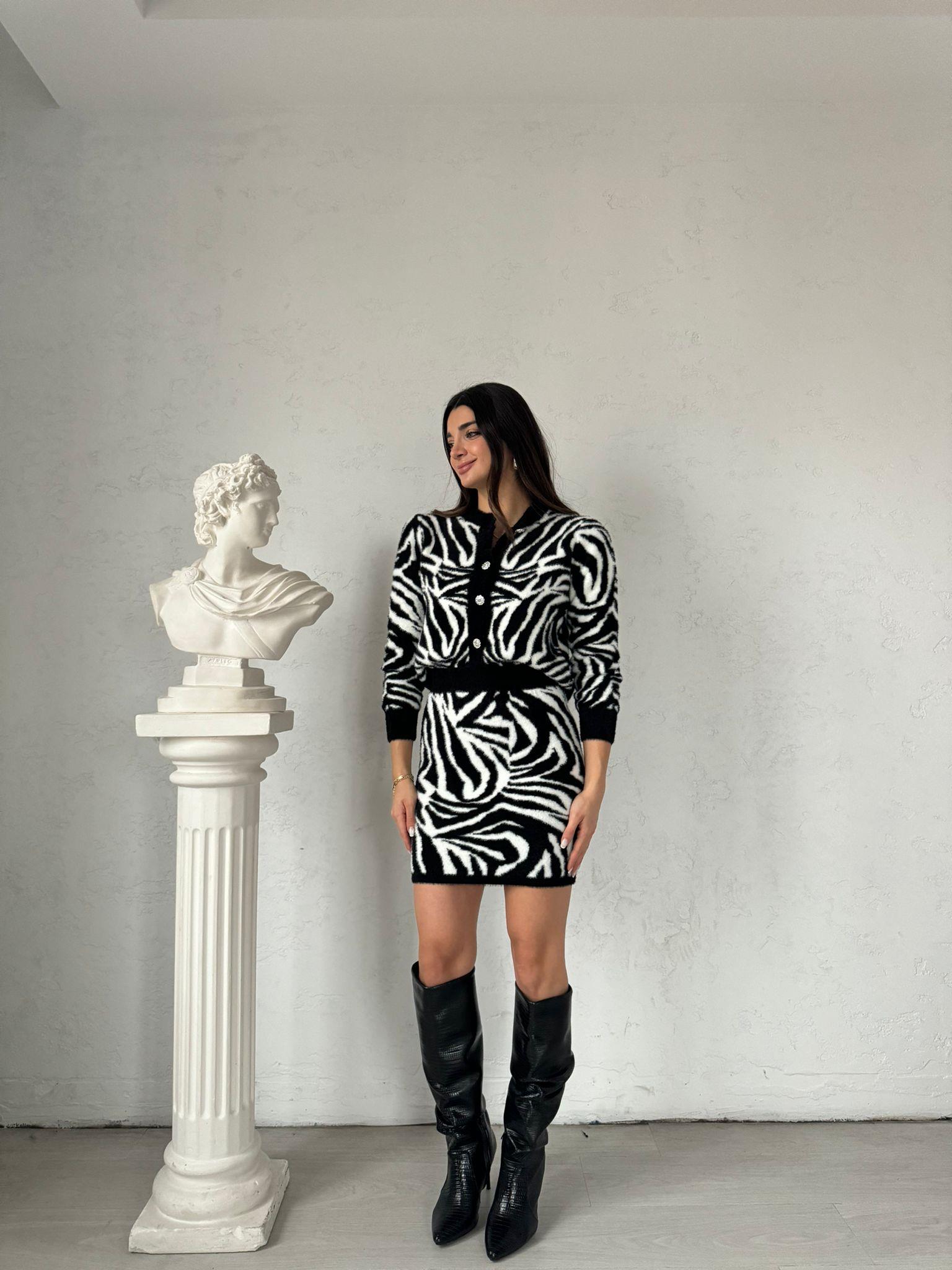 Zebra Desenli Etekli Yumoş Takım