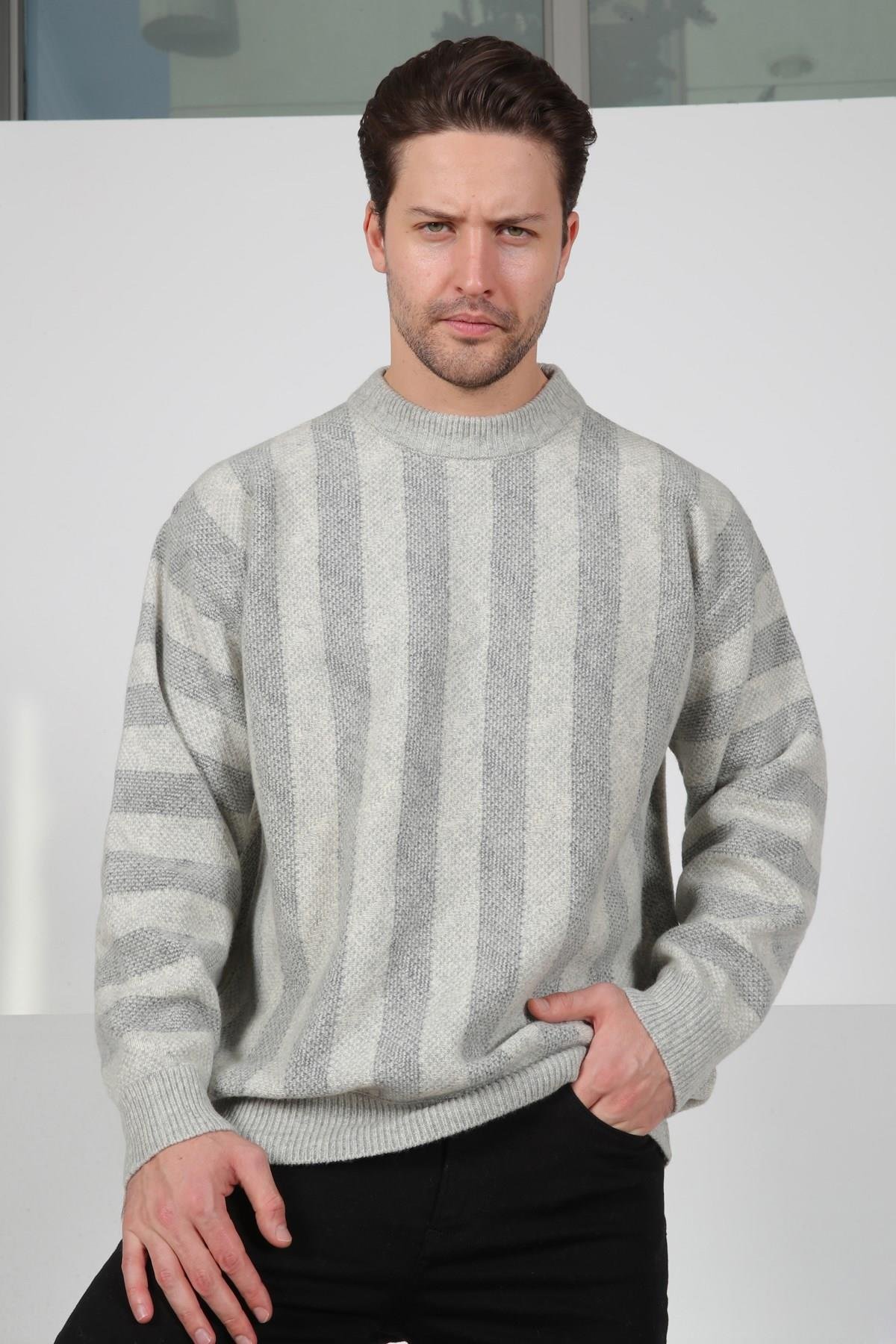 Ferraro A.Gri Bisiklet Yaka Dikey Çizgi Desenli Uzun Kollu %100 Kuzu Yünü Erkek Triko Kazak