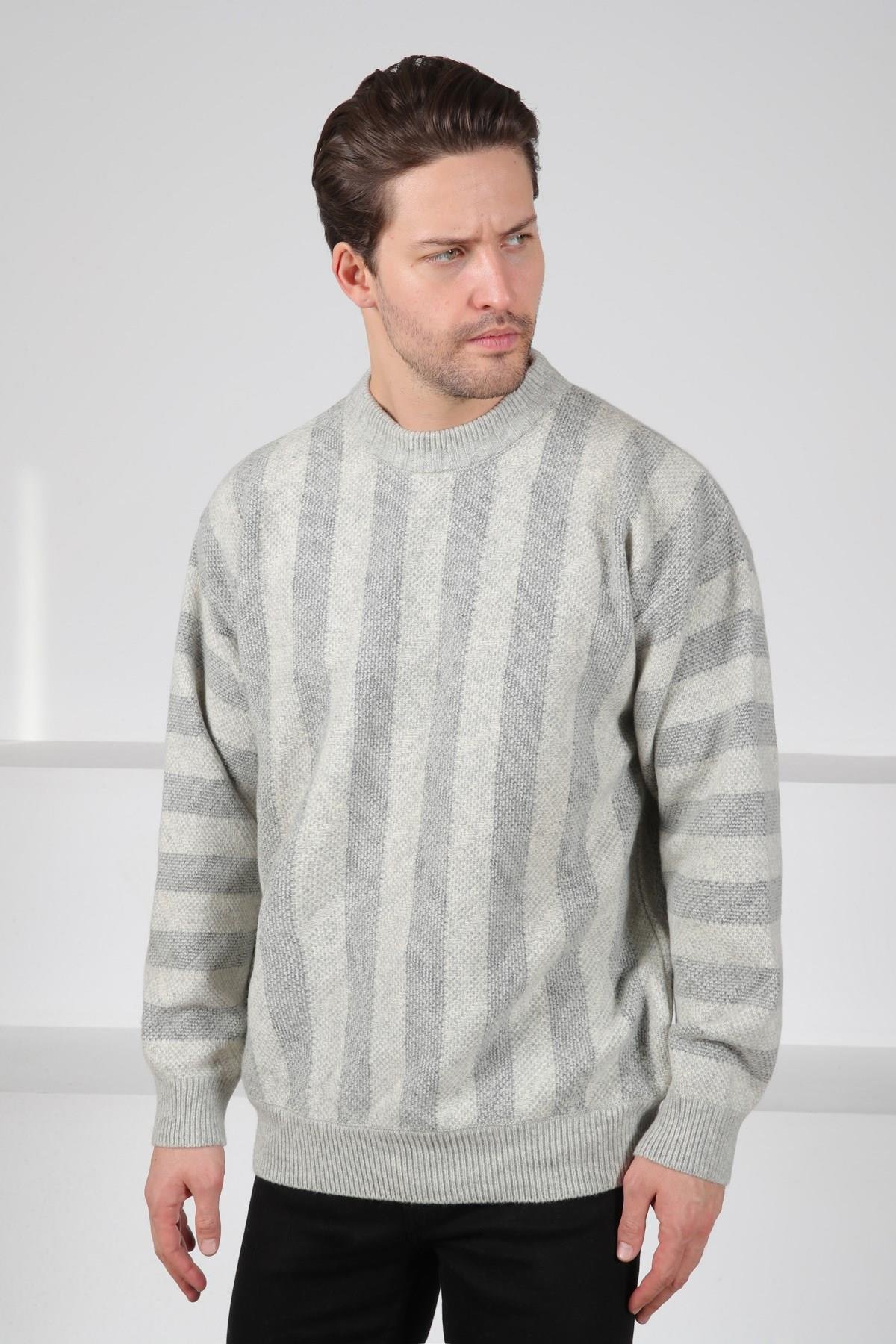 Ferraro A.Gri Bisiklet Yaka Dikey Çizgi Desenli Uzun Kollu %100 Kuzu Yünü Erkek Triko Kazak