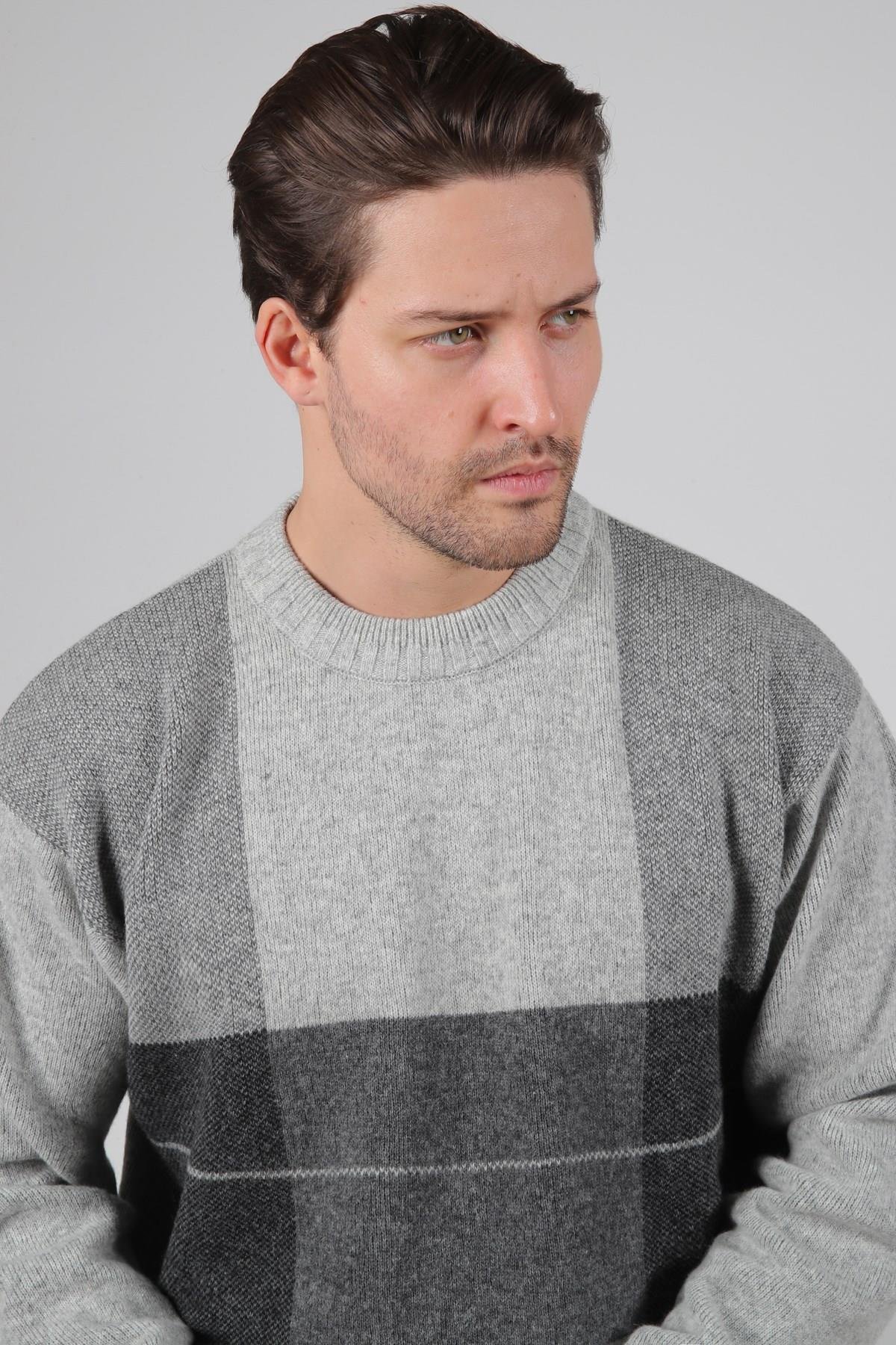 Ferraro A.Gri Bisiklet Yaka Düz Önü Çizgi Detaylı Uzun Kollu %100 Kuzu Yünü Erkek Triko Kazak