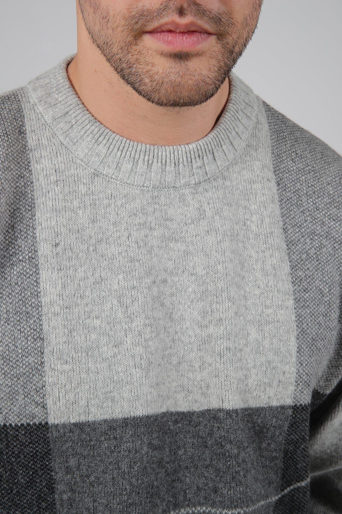 Ferraro A.Gri Bisiklet Yaka Düz Önü Çizgi Detaylı Uzun Kollu %100 Kuzu Yünü Erkek Triko Kazak