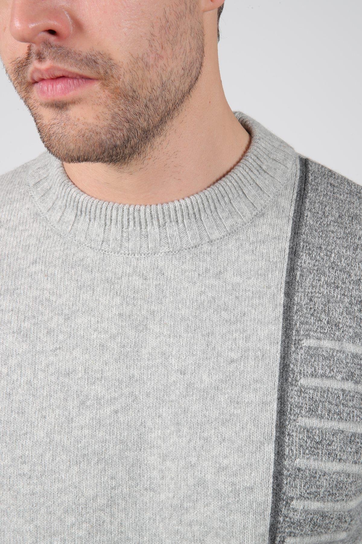 Ferraro A.Gri Bisiklet Yaka Çizgi Detaylı Uzun Kollu %100 Kuzu Yünü Erkek Triko Kazak